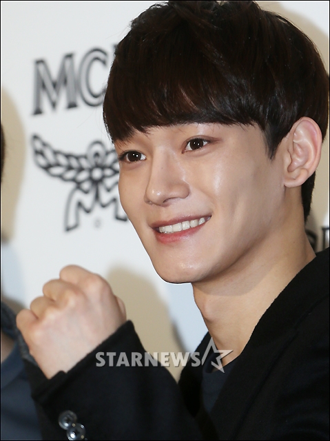 Chen released a handwritten letter on Thursday through an official fan cafe, etc. He said: I have a girlfriend who wants to spend her whole life together.Blessing came and it became a situation where we could not do the parts we planned to discuss with the company and members.I was embarrassed, but I was more encouraged by the blessing. I was very brave because I could not delay the time. I am grateful to the members who congratulated me and thank the fans.I will show you my best in my place in love with you. SM Entertainment, a subsidiary company, also said, Chen met with a precious relationship and marriage.The bride is a non-entertainer, and the marriage ceremony is planned to be held reverently by only the families of both families. According to the familys will, everything related to marriage and marriage is going on privately, he added. Chen will continue to work hard as an artist.Chen is an ideal type, and in an interview with Cecdy in 2012, he said, A pretty girl with a smile, a wonderful woman who leads.The following year, in August 2013, MBC standard FM Shindongs Simsim Tapa appeared in the ideal type as a woman with attractive eyes and a small body shape.In 2015, he appeared on MBC FM4U Sunnys FM Date and named Girls Generation Sunny as an ideal type.Chen said at the time: A pretty woman who originally smiles is an ideal type, so Ive liked Sunny sister since before, shes a real fan.Sunny sister also has comfort like mother, he said. Girls Generation sisters are all attractive and beautiful, but I like Sunny sister the best.Chen, who was born in 1992, is 28 years old this year. He made his debut as a group EXO in April 2012.