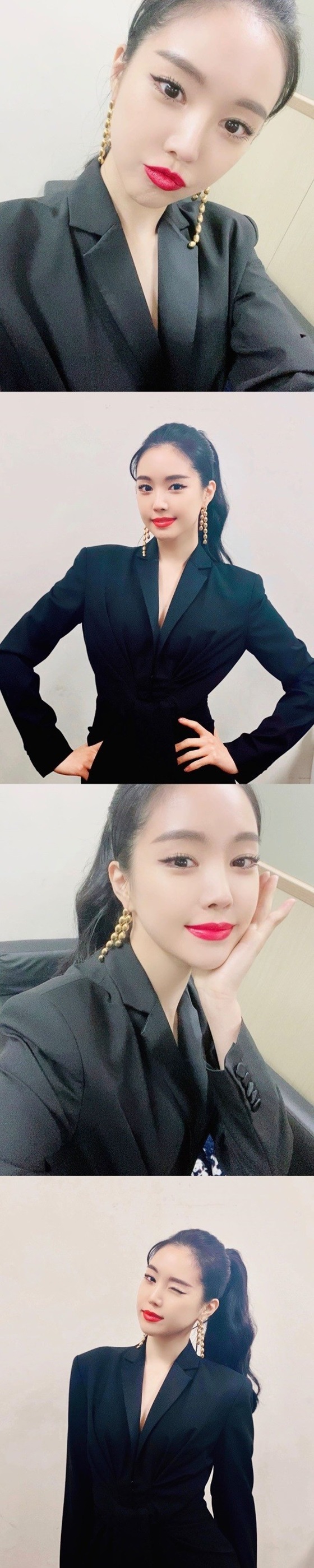 Son Na-eun of group Apink has revealed her sexy charm with RED lip and styling.Son Na-eun posted several photos on Apinks official Instagram account on the afternoon of the 13th, along with an article entitled Pingyo Ones surprise gift for Pandas who are struggling with Mondays illness has arrived.In the open photo, Son Na-eun emits charisma with a black jacket with a chest bone, makeup with RED lip emphasis, gold earrings, and a high-tied hairstyle.She swiped at the penis in a pose, winking at the camera or pouting her lips.The netizens who watched this responded such as Is it a suit fit?, The waist is like Vivian Lee and The big hit.