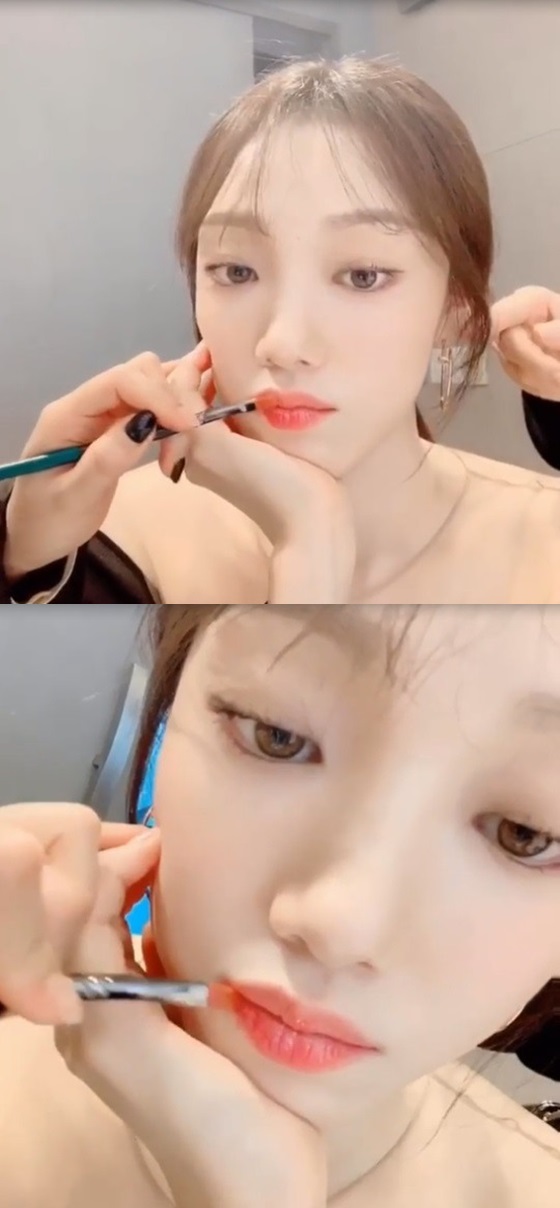 Actor Lee Sung-kyung has expressed her affection for her hair and makeup staff.Lee Sung-kyung said on his Instagram account on the afternoon of the 13th, On the day that Hai revised the lip 10,000 times, the day when Heeji touched his hair, Mina checked his clothes one by one.I have been out of the hospital for a while and I am excited to decorate my sister. Yes, I love you too.. # Setting # Real .Lee Sung-kyung is getting lip makeup in the public footage, as she poses her chin with her palms, looking at the camera with her focusless eyes.Despite the close shot, the skin of Lee Sung-kyung, which is clean without any blemishes, is impressive.Lee Sung-kyungs fine heart is outstanding, which shows gratitude to the staff who are struggling to shoot the drama.The netizens who watched this showed a hot reaction to beauty such as pretty, goddess and honor.Meanwhile, Lee Sung-kyung played the role of Cha Eun-jae in the second year of the thoracic surgery fellow in SBS drama Romantic Doctor Kim Sabu 2.