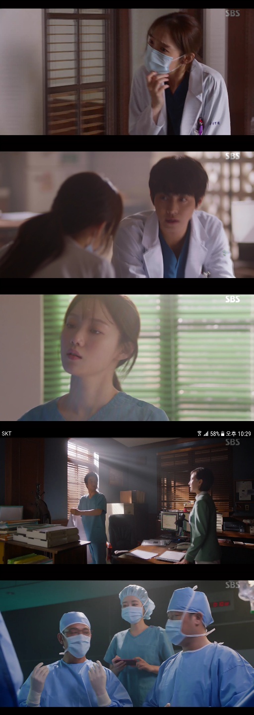 Ahn Hyo-seop of Romantic Doctor Kim Sabu 2 entered the operating room on behalf of Lee Sung-kyung.In SBS drama Romantic Doctor Kim Sabu 2, which aired on the 13th, Seo Woo Jin (Ahn Hyo-seop) refused to enter the ministers operating room, but it was ordered by Kim Sabu (Han Seok-gyu).It was because of Lee Sung-kyung.On this day, Park Min-guk announced to the press that he would do his second operation, not Kim Sabu, so Seo Woo Jin was angry and tried to find a solution, but Kim Sabu was opposed.Kim Sa-bu passed on Park Min-guks announcement for that reason.The misfortune was as resentful as the Seo Woo Jin.Why would a person who is not a member of a stone wall hospital go out and brief the minister on his surgery? Oh said to Park Min-guk, Who else will do the ministers job at will?Park Min-guk said, It is not a job for a nurse.I feel like Im being fucked up when I see the situation going back, Oh said.The horse is a second operation, but it just needs to be sutured as soon as the bleeding stops, Oh said. Is it possible that Kim Sa-bu will put a spoon on the patient who saved everything and tell him that he saved it?Park Min-guk said, Yes, can I go now? and said, Im sorry, but Im sorry. So, Oh Myung-sim asked the staff of Doldam Hospital not to share the report.Cha Eun-jae suggested an alliance with Seo Woo Jin on the day, saying, This is really important to us, and I think you and I can go back to our home if we do well.In the meantime, Cha Eun-jae talked to Seo Woo Jin about the meeting with Park Min-guk.Park Min-guk had previously suggested that Cha Eun-jae, who had entered the first surgery of the minister, should go into the second surgery together, and Cha Eun-jae planned to set the condition that he would return to the main office.But Seo Woo Jin refused. Seo Woo Jin said, You do not have to look good to such a person.Seo Woo Jin asked, The world is easy for you. You know you are the smartest in the world.Seo Woo Jin said, It is a foolish fool who thinks that I am the smartest.It was an ambassador that showed that Seo Woo Jin, who was thinking about money before the patient, was reborn as a real Physician.Seo Woo Jin asked Cha Eun-jae, Do you have to go to the operating room (intestinal operating room)?Im afraid its going to be real, said Seo Woo Jin, who said, Kim is a bit scary. He read Kims heartfelt feelings about patients.The person Im most afraid of is the one who doesnt need me, Cha said. I dont know much about myself, but Im a bad person.(Park Min-guk) at least remembers my name, Cha said, suggesting that he would enter the ministers operating room.Cha went to the ministerial operating room, but Park Min-guk refused, because he knew of the operation.Seo Woo Jin did not intend to enter the operating room, but he went into Kims instructions.Kim said, Even if it is suture-oriented surgery, I need someone to know the first operation and guide me. If you do not, you will go to the car, but you want to see him come out.This is why Seo Woo Jin entered the operating room. Cha Eun-jae, who did not know this postwar context, felt betrayed by Seo Woo Jin.At the same time, the ministers secretary went into surgery. It was bleeding in the abdominal cavity. The doctor was Kim Sabu.