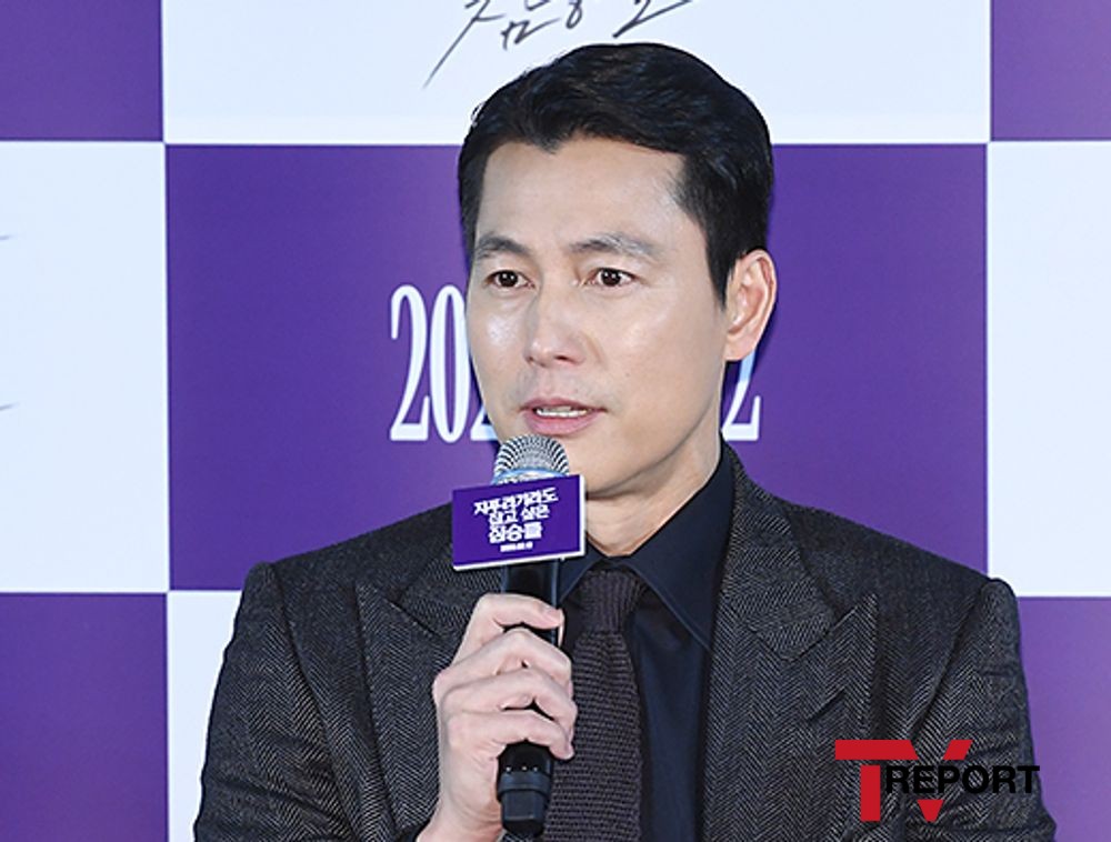 Actor Jung Woo-sung attended a production report on the movie Animals Wanting to Hold a Jeep at Megabox Seongsu branch in Seoul Seongdong District on the morning of the 13th.The Animals Wanting to Hold the Spray will be released on February 12th as a crime scene of ordinary humans planning the worst of the worst to take the money bag, the last chance of life.
