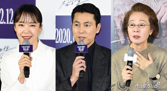 Actors, such as Jeon Do-yeon, Jung Woo-sung, and Youn Yuh-jung, have united as brutes who want to catch straws.On the 13th, a production report of the movie The Animals Who Want to Hold the Jeep (director Kim Yong-hoon) was held at Megabox Seongsu in Seongdong-gu, Seoul.Actor Jeon Do-yeon, Jung Woo-sung, Youn Yuh-jung, Shin Hyun-bin, Jeongaram and Kim Yong-hoon attended the ceremony.The brutes who want to catch straw is a crime scene of ordinary humans planning the worst of the worst to take the last chance of life, the money bag.Based on the novel by Japan writer Sone Keisukes Dongmyeong.Jeon Do-yeon played the role of Yeon-hee, who is trying to erase the past and live a new life, and Tae-young, who dreams of a bad dream because of his lover who has disappeared.Bae Sung-woo is a part-time worker who continues his familys livelihood, and Youn Yuh-jung is divided into the lost memories.On that day, Youn Yuh-jung said, I hate (personally) blood-inducing movies, but this movie was a little different (in the cast) and Jeon Do-yeon called and asked me to join him.So I thought it was a very important and big role, but it doesnt come out much (in the movie), he quipped.Jeon Do-yeon said: The script was fun, it could be an obvious crime genre, but the dramatic composition was fresh; the appearance of several characters was also new.And I contacted Mr. Youn Yuh-jung because I felt that it was a reversal and a mystery. It was a role that I could not do unless I was a teacher. Jung Woo-sung said, When I look at the scenario, I participated in the film, which shows how much I can be destitute in front of the material and how I feel.Above all, I could be with Mr. Jeon Do-yeon, so I chose (the film).Many people said I might have worked with Jeon Do-yeon, but I never did. I wondered why I couldnt.It was a short but fun task, he said.Kim Yong-hoon said, I think it is a great honor and a dream to be able to work with Legend Actors to a new director.It was like playing the All-Star game from the first Kyonggi when I played baseball, and I was burdened with it, and I was under pressure to put pressure on their reputation.However, Actors filled me with my shortage and empty parts. It was a series of surprises every time I worked together. Shin Hyun-bin has transformed into a housewife Miran, whose family has collapsed and has fallen into a swamp of misfortune due to a moment of failure to invest in stocks, and Jungaram has taken on the role of illegal immigrant Jin Tae,Shin Hyun-bin said, I was worried because I had to convey the feelings I felt when I saw the scenario. Miran is a person who plans but does not go to his will.I was acting as a character who lives instinctively every day, concentrating on the moment, and I thought that I would like to look different from the existing one. I thought the friend of Jin-tae was very pure, said Jeong Ga-ram, who challenged the transformation of the past class from weight loss to hair bleaching and dialect acting.Rather than looking at the distant future, he was faithful to the feelings I felt right away and did what he wanted to leave the fence of the law.I did my best to feel the moment rather than the external one. The beasts who want to catch straws is based on the novel of Dongmyeong by Japanese writer Sonne Keisuke.Director Kim Yong-hoon said, The original novel has a unique structure, and the structure can only be allowed in the novel, so how to change it cinematically was the key.I needed to rebuild the skeleton. I wanted to be a normal character in character.In the original work, Taeyoung (Jung Woo-sung) has a criminal job, and in the movie, he changed to a customs officer to make a more ordinary and common sense.The ending of the novel and the ending of the movie have changed. Finally, director Kim Yong-hoon said, The animals that want to catch straws are like running if they are exercised. It is not a movie that one person drags, but each character develops like a barton touch.I would like to see more fun if you watch the 400m relay Kyonggi. In addition, Actors with solid acting skills such as Jung Man-sik, Yoon Jae-moon, Jin Kyung, Park Ji-hwan, Kim Jun-han, Huh Dong-won and Bae Jin-woong are together to raise expectations.The animals that want to catch straw are scheduled to open on February 12th.