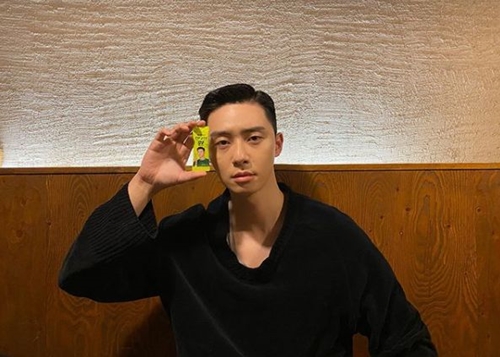 Actor Park Seo-joon has released an Alcoholic drink authentication shot full of spleen.Park Seo-joon said on his 13th day, 33 years old Park Seo-joon. Alcoholic drink with todays staff.I will go to the end with this. Park Seo-joon in the photo is making a face with a spleen but firm will with The Big Hangover Marquess of Beixiang.His warm, handsome beauty catches his eye first, and his styling, which is chic and neatly digested all black, also attracts attention.Fans were also pleased with the delightful appearance of the steppes and Alcoholic drink with the Big Hangover Marquess of Beixiang.Meanwhile, Park Seo-joon will play Park Sae-roi in JTBC Drama One Clath, which will be broadcast on the afternoon of the 31st.