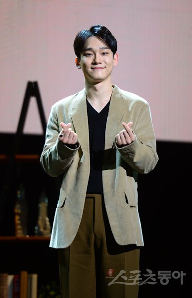 Chen (Kim Jong-dae and 28) of EXO who actively participated in groups, units, and solo activities marriages with GFriend.The other person is known as GFriend, who has been growing love for three years. It is the first time that an active idol group member suddenly announced the news of marriage rather than love.Chen posted a letter to the official fan club Community on the afternoon of the 13th, revealing the marriage to fans.After that, SM Entertainment, a subsidiary company, said, Chen has become a marriage when he meets a precious relationship.According to SM, Chen will reverently perform a private ceremony attended by only two families.The prospective bride is not an entertainer, and she does not want her family to disclose it, so she will not inform all the contents related to marriage such as date.As EXO is a big idol star who has been active and has reached the top of the domestic and overseas markets, Chen first told fans that he was sorry for the most surprised fans.I have a GFriend who wants to spend my whole life together, Chen said, and Im worried and worried about what will happen with this decision, but I want to tell you a little early so that the members who have been with me and especially the fans who are proud of me will not be surprised by the sudden news.In particular, it also revealed that the second generation was born through the word blessing.I was very embarrassed, but I was more encouraged by this blessing, he said. I was careful because I could not delay the time anymore, thinking about how to tell you.Fans congratulated him on his marriage, and as if they had known his love affair early on, they responded that they were quick and thank God I could officially celebrate.In fact, a community site has attracted attention by attracting dating witnesses such as two people traveling to the United States in the past and purchasing rings at a jewelry shop.Chen made his debut as a member of EXO in 2012 and has been a main vocalist.He released a series of hits including Growl, Addiction, and Kokobab, and released two albums for the first time in seven years since his debut in February last year.