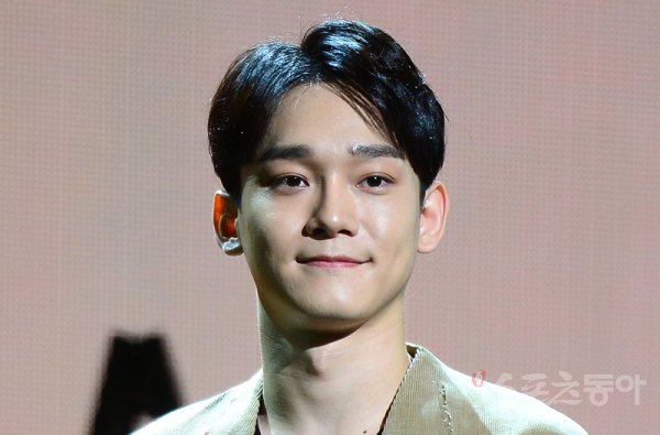 Reports have emerged that EXO Chen has already posted a Wedding ceremony, with pregnancy and marriage announcements all at once.Chen, who reported on marriage to fans in a handwritten letter on the 13th, confessed that he had a girlfriend who wanted to spend his life together.I was worried and worried about what would happen with this decision, but I wanted to give you some early news so that the members and the company, especially the fans who are proud of me, would not be surprised by the sudden news, and I was communicating with the company and consulting with the members, Chen said.After Chens announcement of marriage, SM Entertainment said, Chens bride is a non-entertainer, and Wedding ceremony plans to attend only the family members and pay respects.They asked for their understanding that everything related to Chens marriage is going private.