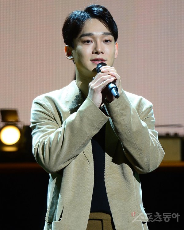 Reports have emerged that EXO Chen has already posted a Wedding ceremony, with pregnancy and marriage announcements all at once.Chen, who reported on marriage to fans in a handwritten letter on the 13th, confessed that he had a girlfriend who wanted to spend his life together.I was worried and worried about what would happen with this decision, but I wanted to give you some early news so that the members and the company, especially the fans who are proud of me, would not be surprised by the sudden news, and I was communicating with the company and consulting with the members, Chen said.After Chens announcement of marriage, SM Entertainment said, Chens bride is a non-entertainer, and Wedding ceremony plans to attend only the family members and pay respects.They asked for their understanding that everything related to Chens marriage is going private.