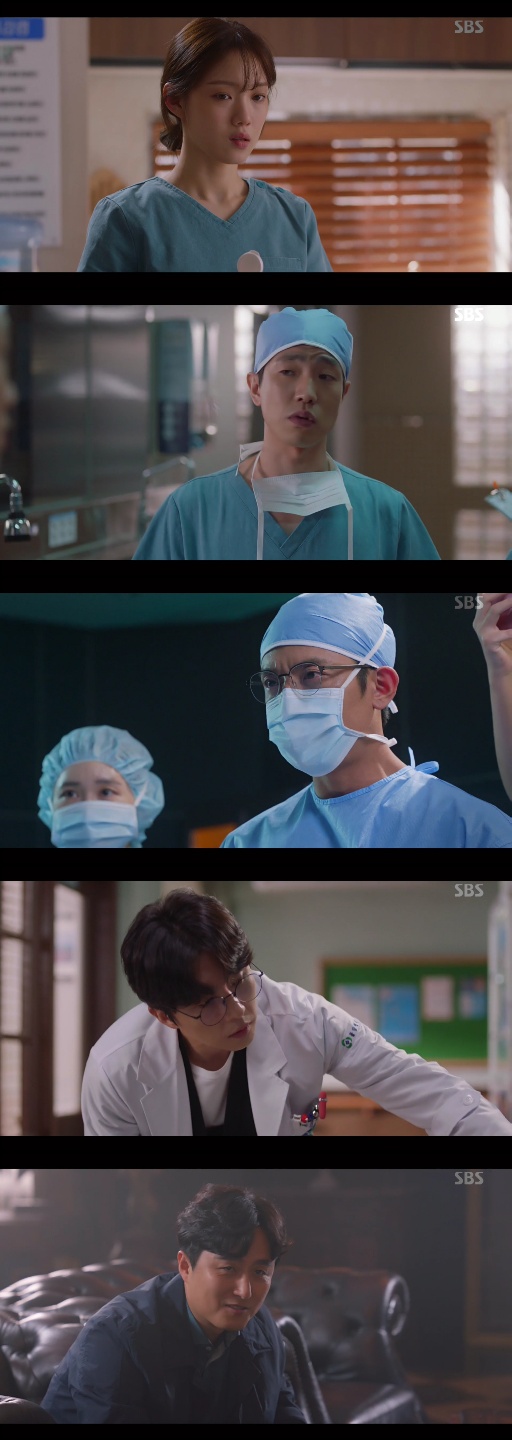 Han Suk-kyu of Romantic Doctor Kim Sabu 2 is facing Danger to be sued for medical malpractice.In SBS Drama Romantic Doctor Kim Sabu 2 broadcast on the 14th, Kim Sabu (Han Suk-kyu), who wrote the second operation failure of Minister of National Defense, was sued by the Minister Guardian.The son of the minister of the Ministry of National Defense declared that he would sue Kim Sabu and Doldam Hospital for the failure of surgery.Without certain evidence, it is not easy to drive you to medical malpractice, Nam Do-il said, optimistic about Kim Sa-bus situation.Long-term health asked Seo Woo Jin about this. Seo Woo Jin said, Professor Park asked me about the first surgery and I answered.Did you answer the disadvantage to us? He asked, Why did not you say that you recorded the operating table?So Seo Woo Jin replied briefly, I did not ask.Long-term health asked, You shouldnt talk like youre talking about, and Did you come in for any conciliatory reasons?Seo Woo Jin said, What does that mean? He said, Do you mean you have money?Seo Woo Jin left, saying cynically, It is the same here and there in the end.Seo Woo Jin then went to Kim Sabu.The words of the people of Doldam Hospital came out of Kim Sabu, and Misunderstood Seo Woo Jin said, If you were so curious, why did not you ask me directly?What did you get from that guy? Seo Woo Jin asked, I asked him to answer the question, and did you try me in the operating room?When Kim Sabu, who did not know the context of the postwar period, was puzzled, Seo Woo Jin turned away from Kim Sabu.On the same day, Kim saw Cha Eun-jae skillfully treating patients with rib fractures. Kim asked, Why were you in the emergency room at that time?I go to the emergency room when Im on duty, Cha said. The time is life for them because many cardiac arrest patients come at night.Kim asked, Have you ever run out of the emergency room? And see blood or lick with a knife.Cha Eun-jae said, It is okay if it is not just the operating room. Kim said, Take care of the patient.When Cha Eun-jae asked, Did not you tell me to stop Physician? Kim asked, If I told you to stop beating, would you beat Physician?Cha Eun-jae, who was in a good mood for Kim Sa-bus roundabout praise, smiled.Kim Sa-bu asked Still Operating why he had so quickly returned from vacation.Kim said, We are always standing between gratitude and complaint, Kim said.Still operating said, People without self-esteem are very proud. Kim asked if Still operating had any pain.Still operating turned the word.On the other hand, Cha Eun-jae witnessed the scene where Yang Ho-joon was handed a USB by asking the nurse, Did you download the file that you recorded in the operating room?I know you want to go back to your home, Yang said. Ill tell Professor Park well, so promise me that youll shut up. But Cha did not accept it.Cha Eun-jae used his base to deliver the video recordings of the surgery to the minister Guardian, who eventually apologized to Kim for doing Missunderstood.