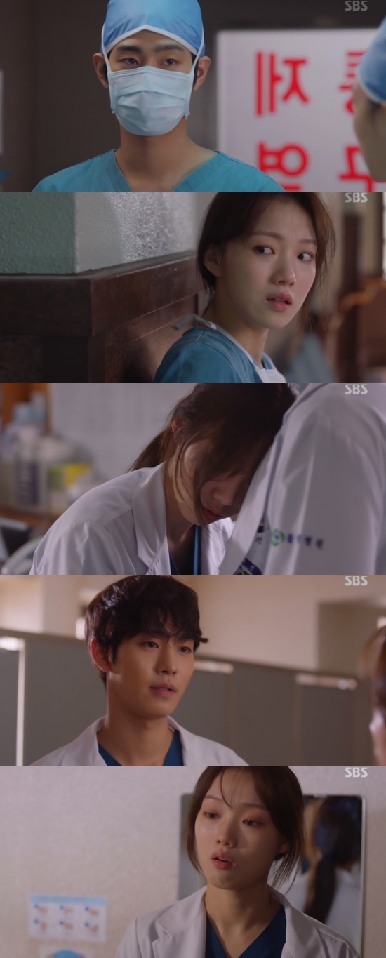 Romantic Doctor Kim Sa-bu 2 Lee Sung-kyung resented Ahn Hyo-seopIn the 4th episode of SBS Mon-Tue drama Romantic Doctor Kim Sabu 2 broadcast on the 14th, Cha Eun-jae (Lee Sung-kyung) was portrayed as Missunderstood by Seo Woo Jin (Ahn Hyo-seop).On that day, Seo Woo Jin was instructed by Kim Sabu (Han Seok-gyu) and participated in the second operation of the defense minister.Previously, Cha Eun-jae was asked by Park Min-guk (Kim Joo-heon) to help, but was excluded from the second operation because he was known to have fallen during surgery.After all, Cha Eun-jae Misunderstood Seo Woo Jin,In addition, Cha Eun-jae was unable to resist drowsiness due to the medication he had taken before the surgery, and Seo Woo Jin took Cha Eun-jae to the bathroom and said, Watch up and get up.Cha Eun-jae said, You took it away. My operating room. Sea Woo Jin explained, I did not want to go in.But Cha said, Funny. Dont I know you? Youre money. Youre friends. Youre a tasteless opportunist. Why did you call me to your operating room?Youll just finish the diaphram. Then I never got kicked out of here. This is all because of you. In the end, Seo Woo Jin said, If you blame me, will it be comforting? Then I will continue to do so? And Cha Eun-jae remained alone and shed tears.Photo = SBS Broadcasting Screen