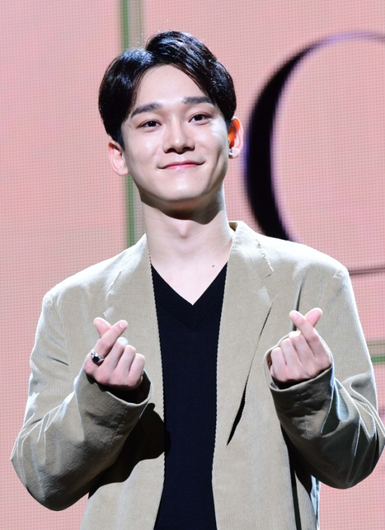 Its been three days since EXO Chen reported on marriage and the second year old, but theres still a furious response.Fans were mixed into poles and poles; the majority are cheering for believing and supporting Chens courageous choice, but some fans are strongly opposed.Sudden devotion, marriage, announced the statement of Chens request for expulsion, saying he was hurt by the announcement of the second generation.Chen also posted a Wedding ceremony at a cathedral on the 13th, and the priest was circulated to rumors that he is currently in the 7th month of pregnancy, and he refuted it as unfounded by his agency SM Entertainment (hereinafter SM).As EXO is a global K-POP group, it is showing extraordinary interest overseas.Japanese media such as Kyodo News, Sankei Sports, Nikkanspor, and Women themselves all said, Chen marriages with ordinary women.The other women are in the pregnancy, and Wedding ceremony and others are held privately. The announcement of the marriage of top idols is getting hotter on the Internet. In China, entertainment media such as Sina Ilbo delivered Chens marriage news, and Chens name also ranked Weibo real-time search terms.CNN, Metro and the UK edition also quickly reported on Chens marriage news.SM said on the 13th, Chen meets a precious relationship and marriages.According to family doctors, all matters related to marriage are held privately and I would like to congratulate and bless Chen Chen also posted a handwritten letter to the official fan club community and said, I have a girlfriend who wants to spend my life.While consulting with the company and its members, the blessing came and was embarrassing, but it was even more powerful. Thank you to the members who congratulated me.I will always give back to the love that I have always sent without forgetting my gratitude. 