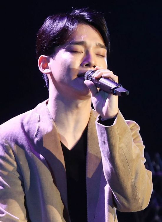 Chen, Evict without consideration, EXO Some fans announce statement Group EXO member Chen recently announced a statement calling for the withdrawal of marriage and the second generation.On the 13th, the online community Dish Inside EXO Gallery posted a statement saying, I do not support the choice of member Chen, I feel unfair to act in the name of EXO and demand withdrawal.Group EXO is a name that fans and members have kept together despite the many difficulties that have been experienced since their debut, the statement said. Suddenly Chens move is a selfish choice that not only abandons trust with fans but also does not feel the least consideration for this group.He added, We demand SM Entertainments announcement as soon as possible.Earlier, Chen announced the news of marriage and the second year old through a handwritten letter on the 13th.SM Entertainment, a subsidiary company, made an official position on the same day and said, Chen meets a precious relationship and marriages.The bride is a non-entertainer, and the marriage ceremony is planned to be held reverently by only the families of both families. According to the familys will, everything related to marriage and marriage is going on privately, he said. Chen will continue to work hard as an artist.Meanwhile, Chen debuted in 2012 as the main vocalist for SM Entertainments Group EXO.The same group members Baek Hyun, Siu Min and Unit EXO - Chen Baxi became popular. Last year, they released their solo album in seven years of debut and received great love.Its unfair to act in the name of EXO.