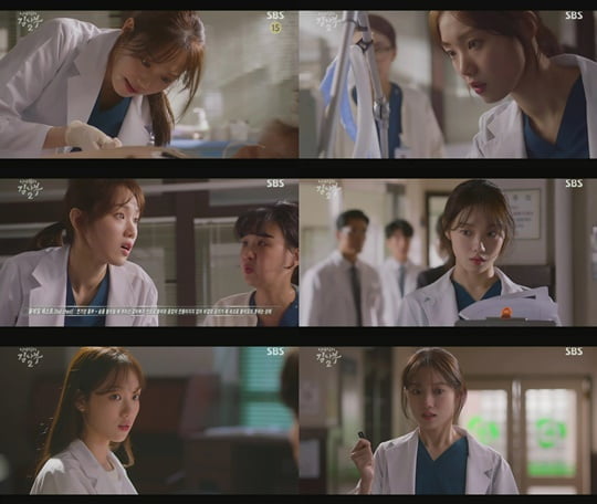 Actor Lee Sung-kyung made the audience feel full of Cida activity.In the 4th episode of SBSs monthly drama Romantic Doctor Kim Sabu 2 (playplayed by Kang Eun-kyung, directed by Yoo In-sik and Lee Gil-bok) broadcast on the 14th, Lee Sung-kyung played a decisive role in rescuing Kim Sabu (Han Suk-kyu) who was in the Danger of the complaint due to medical negligence.Park Min-guk (Kim Joo-heon) and Yang Ho-joon (Ko Sang-ho) started to say that there is no surgical recording to cover up the second surgical error of Minister of National Defense that they committed to Kim Sa-bu (Han Suk-kyu).However, Eun Jae, who came across the existence of USB with the video, refused their proposal to send it to the main office if he kept the secret.And she exposed all this in front of the son of Minister Ministry of National Defense, giving viewers a sense of excitement.In the surprise performance of Eunjae, who seemed to not choose the means and methods to go to the main hospital, viewers cheered, I knew Eunjae would do it, I am becoming a true member of Doldam Hospital, and I am cool.This is not the only thing. On this day, Eun-jae successfully completed the first aid treatment by noticing that the patients symptoms were flail chest in an emergency situation.I looked at her with all the surgeries, but Eunjae passed Danger with a professional quick response without shaking.Kim Sabu, who watched all of this process, said, The response was quick.I am your first patient. When I first acknowledged my skills, I said, I am very good at learning. Those who see in the cute aspect of Eunjae who sincerely apologizes to Woojin (Ahn Hyo-seop) for crying and laughing at Kim Sabus words or misunderstanding and saying things are gradually falling in.It is still a poor and unstable youth, but this opportunity has confirmed the growth potential of the family members and Kim Sabu of Doldam Hospital.She is suffering from a painful growth pain, and she is focused on how she will change and act in Doldam Hospital in the future.Romantic Doctor Kim Sabu 2 is a story about the real Doctor, which takes place in the background of a poor stone wall hospital in the province. It is broadcast every Monday and Tuesday at 9:40 pm.