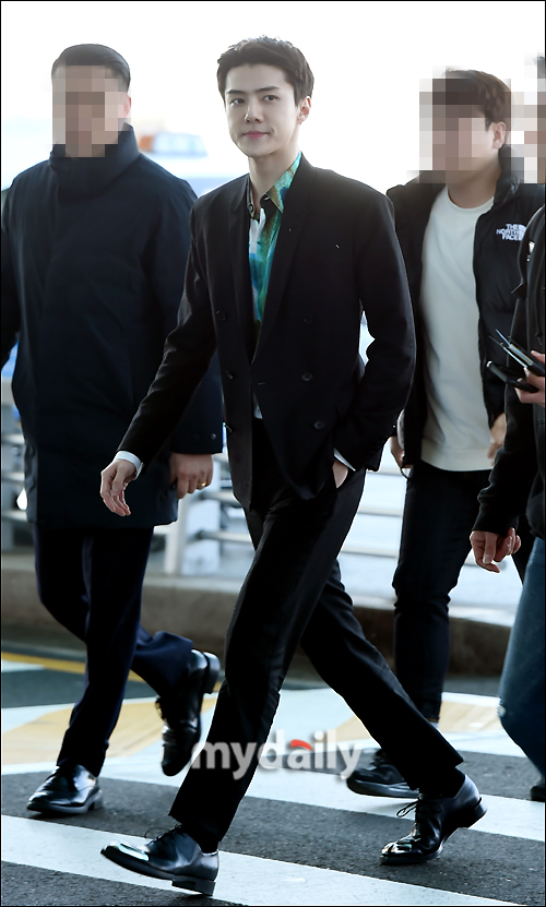 EXO Sehun is leaving for France Paris via the International Airport on the afternoon of the 15th.