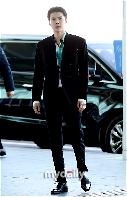 EXO Sehun left for Paris, France, on the afternoon of the 15th, via the Incheon International Airport.