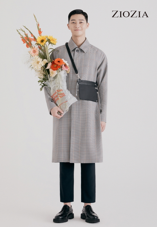 <p>Actor Park Seo-joons Menswear Spring photoshoot is public.</p><p>Geo Georgia(ZIOZIA)the exclusive models, Park Seo-joon and with the 2020 SS campaign to the public was this shoot an ordinary day special(DAY to DAY ROUTIN)to the concept of commuting(COMMUTE), a walk(OUTSIDE WORK), meetings(MEETING), date(DATE), relax(RELAX), such as the theme of casual and for which Luxembourg is proposed.</p><p>The revealed pictorials from Park Seo-joon is the upcoming JTBC drama ‘Itaewon then write’ box and a new hairstyle with a charismatic look, another pictorial in the usual routine of as it is relaxed and casual style with the upper half of the look more than anything.</p><p>Or Park Seo-joon is in a Cup of coffee kissed and heart-fluttering kids TV of the specimens showing the spring for and as colourful flowers and various objects perfectly match, and replace the style icon proved.</p><p>Geo Georgia officials “Actor Park Seo-joon is every season, every brand and of perfect breathing to boast as this season in the pictorial concept to accurately understand and Express the best out of our could have been. 2020 spring season, the usual comfort and convenience for you to look enjoy that Park Seo-joons style with neat Basic From trench coats, leather jackets, sweaters, shirts, slacks and various denim offer will. This 2020 1 17 Myeongdong flagship Open, starting with the 25th anniversary are sure to find a variety of promotions and products with male consumers meet the plan”and was</p>