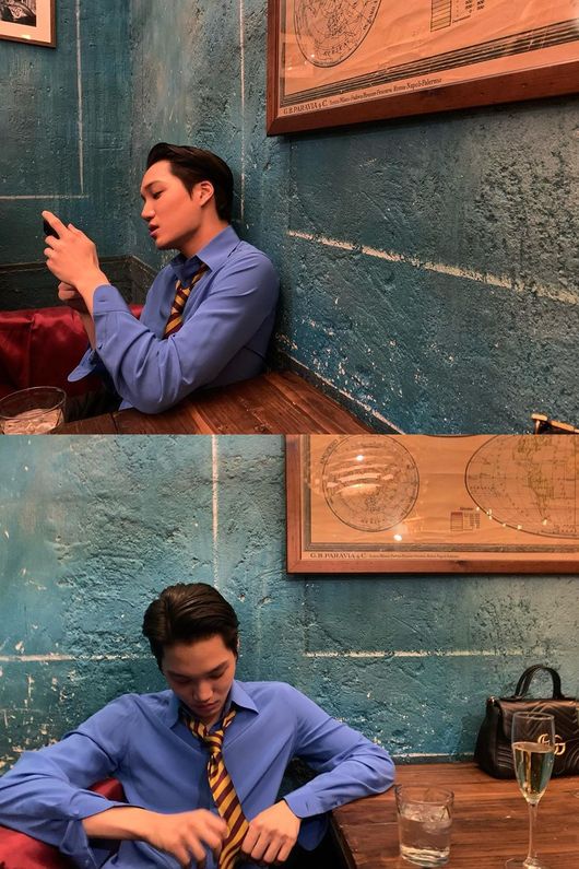 EXO Kai has completed Luxury VisualOn the morning of the 15th, Kai posted two photos taken at a cafe on his personal SNS.EXO Kai in the photo looks at his cell phone with a chic expression, as if he is careless. His sharp jaw line and clear features attract attention.In particular, Kai showed off her superior fashion sense by matching a blue color shirt, yellow and red tie with a diagonal line.On the other hand, Kai fans delivered 5 million won for pediatric cancer treatment to the Korean Leukemia Childrens Foundation to commemorate Kais birthday on the 14th.EXO Kai SNS