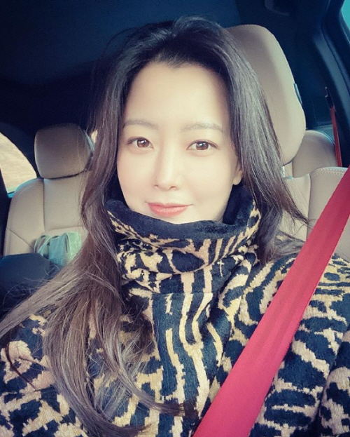 Kim Hee-sun posted a picture on his 14th day with an article entitled Drive, Happy for everyone who has seen this photo.Kim Hee-sun in the photo is sitting in the drivers seat of the vehicle, smiling slightly and staring at the camera, and even in her undecorating outfit, her shining beautiful looks are eye-catching.Fans are praising Beautiful looks with comments such as My sister is really so beautiful, my sister who looks so good with the zebra pattern, happiness as soon as I see it, the best beauty in Korea.Meanwhile, Kim Hee-sun is about to return to the CRT with Drama Alice to be organized on SBS this year.Alice is a story that happens when men and women who have been separated forever due to death, meet magically again beyond the limits of time and dimension, and Joo Won starred with Kim Hee-sun.