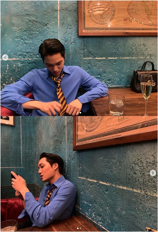 Group EXO Kai completed a sexy visual with a veil-like jaw line and nose.Kai posted two photos on his personal Instagram page on January 15; in the photo, Kai wears a blue-coloured shirt and a tie with yellow and red stripes.Kai looks at his cell phone and reveals a sculpted face sideline and attracts attention.Kai recently appeared on the JTBC entertainment program Knowing Brother and gave a big smile to viewers by playing Crying in the Calm game.Kais Game video clip became a hot topic on January 15, exceeding 500,000 views on Naver TV.Choi Yu-jin