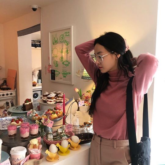 Lee Joo-yeon showed off her humiliating beauty even in transparent horn-rimmed glassesSinger and actor Lee Joo-yeon wrote on his Instagram on January 16, Its a picture of the past, but Im going to post it; have a good day.Careful with a cold and posted a picture.Lee Joo-yeon in the photo is wearing transparent horn-rimmed glasses and winding his cheeks; he also shows off his beauty on his face without a toilet, showing off his appearance from Ulchan.han jung-won