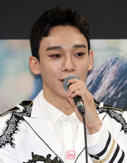 EXO fandom eventually turned its back on the group EXO Chen (28 and Kim Jong-dae).EXOs main vocalist, Chen, suddenly announced marriage and pregnancy on the 13th.We believe that the performance of Chen, who has caused great hurt and confusion to fans, will cause a huge loss to the group image, he said. There are labels on EXO-related articles such as marriage stone and yubudol, and gossip articles that produce rumors to other members are pouring out.The division and breakdown of EXO fandom are serious.Chens irresponsible move is causing an unusual fandom division. As the trust in the members disappears, many EXOels can no longer support Chen.It has a negative impact on each member, group, and company.The unstable group schedule is damaging to both fandom and artists.Many paid members who have substantial purchasing power in the fandom are eager to withdraw Chen. He insisted that the remaining Chen is a result of fans worries and anger about the opacity of group activities.Chen also reported on the marriage through the official fan club website.Chen also announced the news of the second generation, saying, I had a girlfriend who wanted to join me and a blessing came to us.Park Han-na