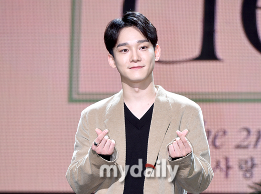 As the news that the group EXO is breaking up with the cosmetics road shop brand Nature Republic, which has been a model for eight years, some people are speculating that it is the aftermath of the member Chen announcing marriage.A brand official said in a telephone conversation with the 17th, The expiration of the official contract is from spring this year, and the part about the renewal or the next model has not yet been confirmed. (This decision) has nothing to do with the particular issues that have recently emerged, he said.In addition to the news of the marriage with the non-entertainer bride-to-be on the 13th, Chen surprised fans by revealing the prenuptial prenuptial fact. It was the birth of EXOs first out of stock.Chen released his handwritten letter through his agency SM Entertainment and said, I would like to be the first to tell the fans who gave me so much love.The fans were divided. Some even suggested that Chens marriage might have a negative impact on the groups overall image.It is pointed out that articles related to EXO are labeled as marriage stone and wubudol. The collapse of fantasy also has to affect EXOs future activity concept.In the end, EXO-L ACE Alliance, the official fan club of EXO, said in a statement issued on the 16th, Chens arbitrary actions are adversely affecting EXO and fandom. If there is no answer to the requirements by the 18th (affiliate), EXO-L will carry out direct or indirect demonstrations.