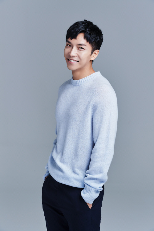 Then, on the 13th, Lee Seung-gi, a fan association, celebrated Lee Seung-gis birthday at AIREN (Iren), and donated 10 million won for patients who were undergoing rehabilitation for spinal cord injury at Severance Hospital Severance Rehabilitation Hospital.Lee Seung-gi has been donating 100 million won to families who appeared on KBS1 Field Repos Stradivarius every week since 2009, and has been steadily carrying out volunteer activities to visit families who appeared in Stradivarius directly in addition to Donation.And Lee Seung-gis fan association AIREN, after Lee Seung-gis deV, donated 2,857 fans (about 142 million won) to low-income and elderly families living alone, as well as briquettes and ramen donation, in addition to 27 tons of rice on his birthday and deV days, concerts and drama sites.In addition, Lee Seung-gi forests and volunteer activities at childrens hospitals are constantly being made in Korea and abroad, and the beautiful Stradivarius and social contribution of stars and fans are continuing through steady Donation, which is very well suited to the star.Lee Seung-gi said, I have been loved by the public since the de V, so I have been doing a lot of good influence on our society, but I have been doing a lot of good influence on the Severance Hospital Severance Rehabilitation Hospital. I am so glad that the fans have been Stradivarius together again. I hope so, he said.Lee Seung-gi is currently responsible for the weekend healing of viewers through SBS All The Butlers and tvN Friday and Friday night.Photo Hook Entertainment