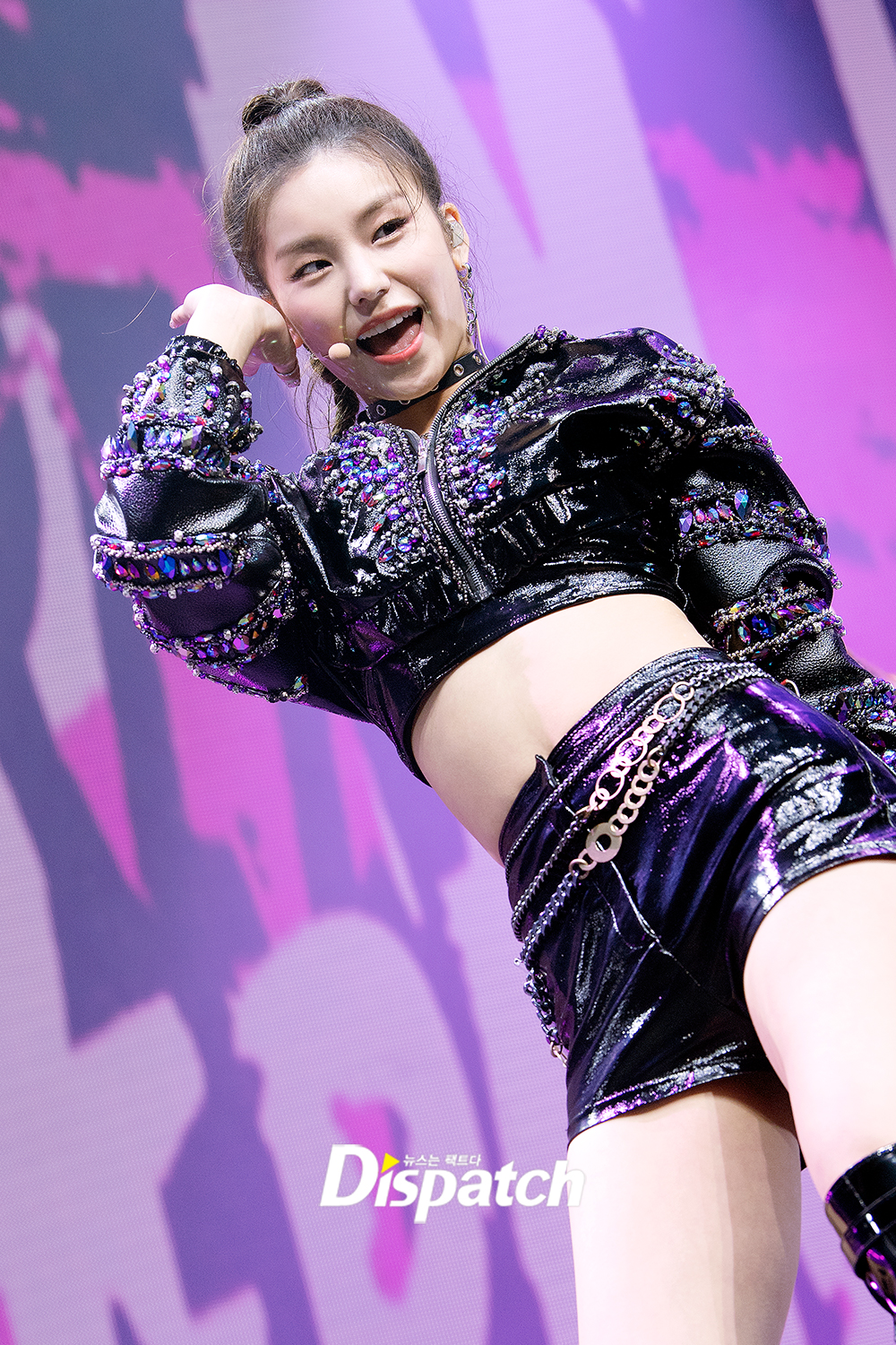 ITZY Yezi showed off his main dancer dignity.ITZY hosted the North American tour ITZY? ITZY! at Novo, LA, on the 18th (Korea time). About 2,000 local fans gathered to give a hot response.Yezi was chic with a black look on the day, attracting attention by introducing sophisticated performance on the hit stage.Meanwhile, ITZY will continue to hold showcases in Minneapolis on the 19th (local time), Houston on the 22nd, Washington on the 24th, and New York on the 26th.ITZY Main Dancer (Yezi)La Moon Force Performance.intense charismagaze-stealing performer