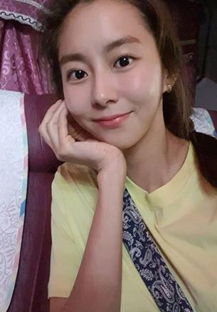 Singer and Actor Uee showed off her lovely Beautiful looks.Uee posted a selfie photo on his SNS on the afternoon of the 18th.In the open photo, Uee is showing off his distinctive features on his small face just before the extinction.Especially, the goddess Aura, who is more and more powerful, is excited.Uee, who made his debut as a group after school, has since appeared in various works such as Ojagyo Brothers, Golden Rainbow, Upper Society, Marriage Contract, Bulya Sung, Deryl Husband Ojakdu