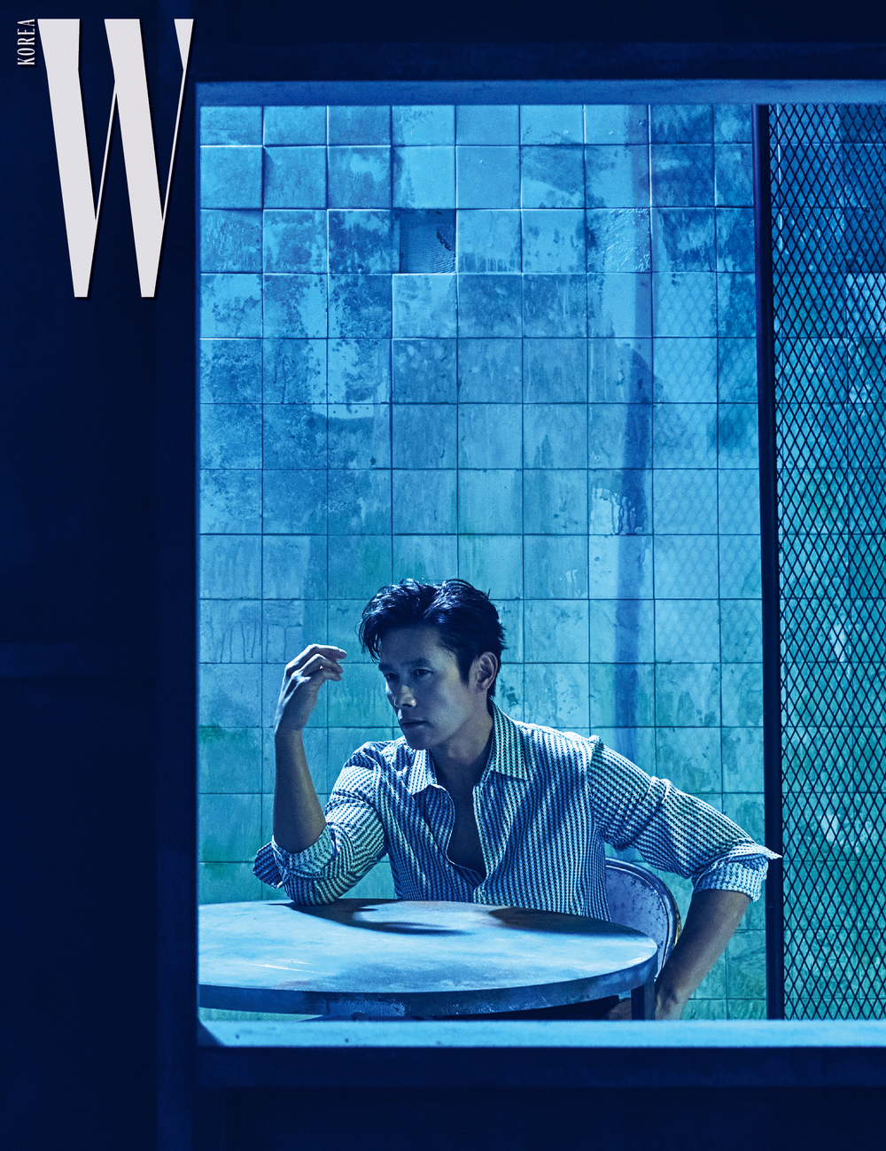 Lee Byung-hun, Kwak Do-won, and Lee Hee-joon conducted a February issue of W Korea published on January 20.A special picture was released on January 20, with the movie Namsans managers gaining popularity among the media and audiences.The photo, which was released this time, was accompanied by three major figures of Namsans chiefs who competed for loyalty with the second place of power.Lee Byung-hun, who played the role of Kim Gyu-pyeong, the head of the Central Intelligence Agency on the Constitution, Kwak Do-won, who was once the head of the Central Intelligence Agency but turned into a whistleblower, and Lee Hee-joon, the presidents security chief, Kwak Sang-cheon,In the picture released online, there is a picture of three actors who feel presence just by standing.Doberman, who is famous for his loyal breed, joined together to bring about a clean picture concept symbolizing the films loyalty competition.Lee Byung-hun The deep face of Actor Lee Byung-hun, who can tell everything with his eyes alone, attracts attention.Meanwhile, Namsans chiefs are aiming for the New Year holidays after the media preview.Audiences and media outlets who watched the movie through the premiere are living high on the brilliant performances of actors, outstanding sense of development and immersion, including Lee Byung-huns mad act, which seems to be watching the Korean version of Joker.bak-beauty