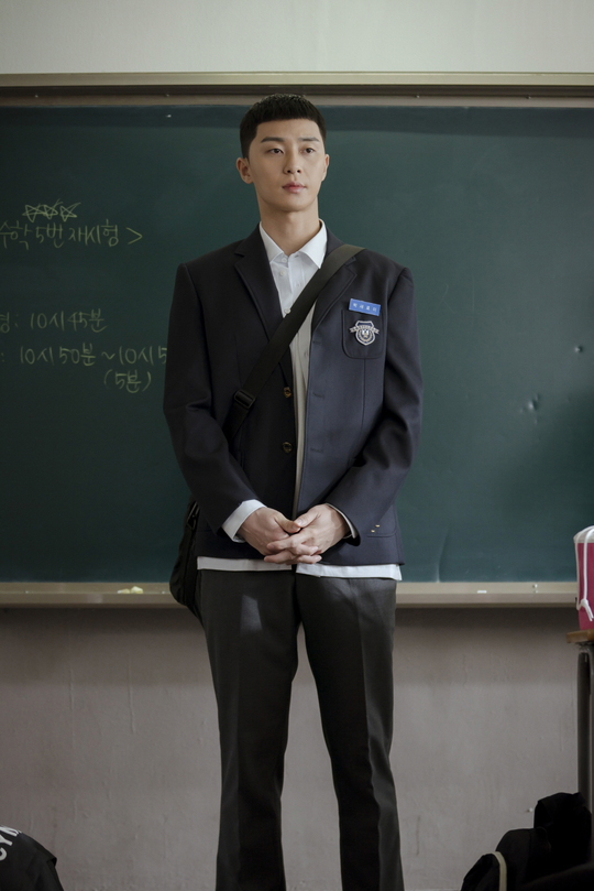 The unusual high school days of Itaewon Clath Park Seo-joon were captured.JTBCs new gilt drama, Itaewon Klath (director Kim Sung-yoon/playplayplayplayer Cho Kwang-jin), will reveal the image of Park Seo-joon, a 19-year-old boy who is pure and multi-professional, on January 20, to inspire curiosity.Itaewon Clath is a work that depicts the hip rebellion of youths who are united in an unreasonable world, stubbornness and popularity.Their entrepreneurial myths, which pursue freedom with their own values ​​are dynamically unfolded in the small streets of Itaewon, which seems to have compressed the world.Park Seo-joon, Kim Dae-mi, Yoo Jae-myeong, and Kwon Na-ra are based on the next Web toon of the same name that guarantees honey jam.Park Seo-joon has fully implemented the real version of Roy, and is receiving the hot expectations of the original enthusiasts and Drama fans.The high school days of Roy, which was unveiled on the same day, also draw attention with a perfect synchro rate.It is interesting to see a former student, Roy, dressed in a trademark chestnut head and a neat uniform.In the eyes of pure and dirty faces and contrasts, the unusual boys anger is conveyed from the oak leaves.Roy, who has nothing but Xiao Xin, is not as bad as it is, is twisted from the first day of transfer.What has really changed Roy hotter and harder, he adds to his hidden past ().Park Seo-joon, a life-cake maker, predicted the birth of the perfect reality, Roy.He adds his own color and is equipped with another charm with the original work and is looking forward to his performance in the Acting transform.The Itaewon receiver of a hot-blooded young man, Park, who challenged the monster Janga in the food industry with one Xiao Xin and one piece, draws an exciting picture of his exciting cider counterattack to achieve his reckless but desperate dream.Roys past, which is a point that changes characters and leads the entire play, so please focus on the first broadcast without missing the first broadcast, said the production team of Itaewon Klath. You can expect Park Seo-joon to maximize the emotional line of the movie.bak-beauty