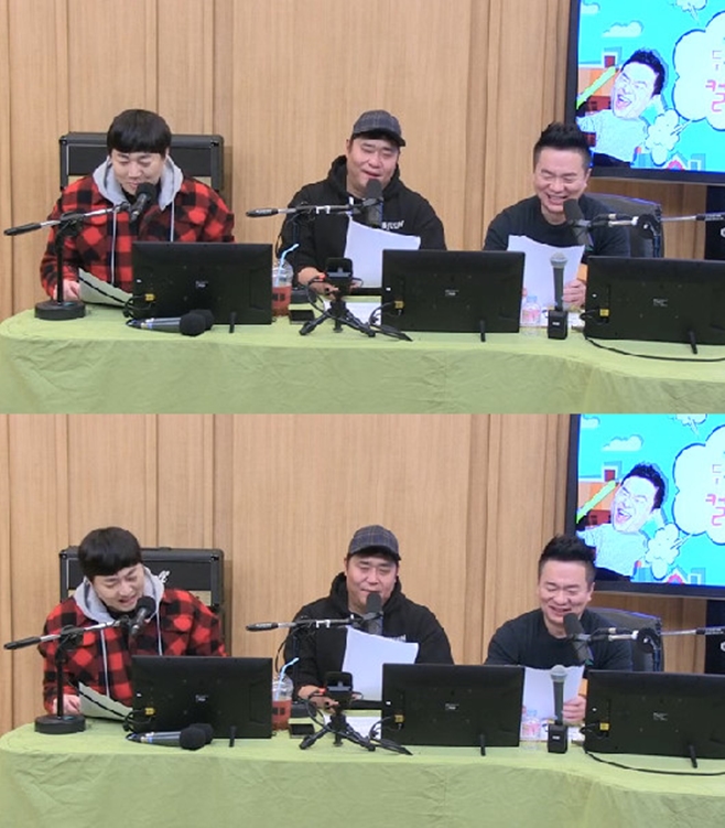 TV Cultwo Show Lee Jin-ho showed his pride in becoming actor Jung Woo-sung after the follow-up model of AD he had taken.Comedian Mun Se-yun joined SBS Power FMs Dooshi Escape TV Cultwo Show (hereinafter referred to as TV Cultwo Show) on the 20th as a special DJ.The guest starred comedian Lee Jin-ho.Lee Jin-ho recently made headlines with Nongbungi Lab. Mun Se-yun revealed an anecdote that Lee Jin-hos best friend Lee Yong-jin said, I have never even broken that.Lee Jin-ho laughed, explaining, I tried to shake my shoulders, I gave him dog food, but I never gave him a sobab.Another listener reported a witness to a comprehensive shopping mall specializing in electronics, saying that Lee Jin-ho had only visited the air purifier at the shopping mall.Lee Jin-ho said, I went to see him in the middle of shooting.DJs mentioned Lee Jin-hos AD Model at the mall, and Lee Jin-ho surprised the crowd by saying, Now the Model contract is over. I am proud that my next Model is Jung Woo-sung.
