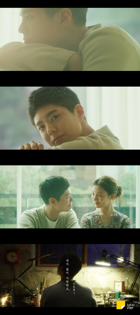 Singer Lee Seung-cheols I Love You Much Music Video, starring actors Park Bo-gum and Go Yon-jung, is the talk of the town.Music Video, which is like a movie, I love you a lot, has become popular with more than 630 million views.In addition to singing, the names of Park Bo-gum and Go Yoon-jung, Web toon Moonlight Sculpture History are also recording high topicality, occupying the top spot of real-time search terms on portal sites.Lee Seung-cheols I Love You Much was released on each music site at 6 p.m. on the 20th, Music Video was released on YouTube.I love you a lot is the OST of Web toon Legendary Moonlight Sculptor.It is a song inspired by the story of the main character Weed, who recalls the cold Seoyun who closed the door of the heart to everyone and carves her figure.Web toon Legendary Moonlight Sculptor is a fantasy web novel based on the same name with 370 million cumulative views on the Kakao page, and it is a story that takes place by choosing the job of Legendary Moonlight Sculptor where Weed sculpts moonlight in virtual reality games.I love you so much/I dont need anyone/ Just look at me/Gan is my gift/Now dont sneak in pain/Ill give you everything/I dont have to pretend Im okay I just want to comfort you/I want to present that moon for you/Give me your handProducer Doko participated in composition and lyric, and Music Video directed by Lee Kyung-kyung, who created Music Video of various artists such as IU and red puberty.Along with the meeting of Lee Seung-cheol and Park Bo-gum, Park Bo-gum made headlines by appearing on the singers Music Video about two years after the cover Music Video of the 2018 Loading Lets Go to Star.Music Video is on a popular cruise with the appearance of the two main characters and the sweet chemistry shortly after the release.In Music Video, Park Bo-gum creates a moonlit necklace to convey love to Go Yon-jung.Park Bo-gums sweet eyes, boyish appearance, and a smile expressing a sweet heart gave a thrill over Lee Seung-cheols sweet vocals.The mysterious and strange charm of Go Yon-jung added to the sweetness, especially Park Bo-gum, which showed off its more mature charm with a short-cut hairstyle.The last narration of Park Bo-gum, who confesses sweetly that they love and love each other, left a deep lull.The music source I Love You So Much also charted at 2 p.m. on the day, with 86th place in Melon, 81st place in Genie Music, and 2nd place in Soribada.Lee Seung-cheol said on his 21st day, I am cruising the chart. Is it normal to step up like this?I still have the best grades ever, he said. I love you a lot. I would like to ask you well in the future.