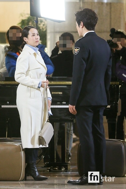 Actor Cho Yeo-jeong is working on a rehearsal for KBS2 Drama 9.9 billion womens filming at Gimpo International Airport on the afternoon of the 21st.fn star Lee Seung-hoon