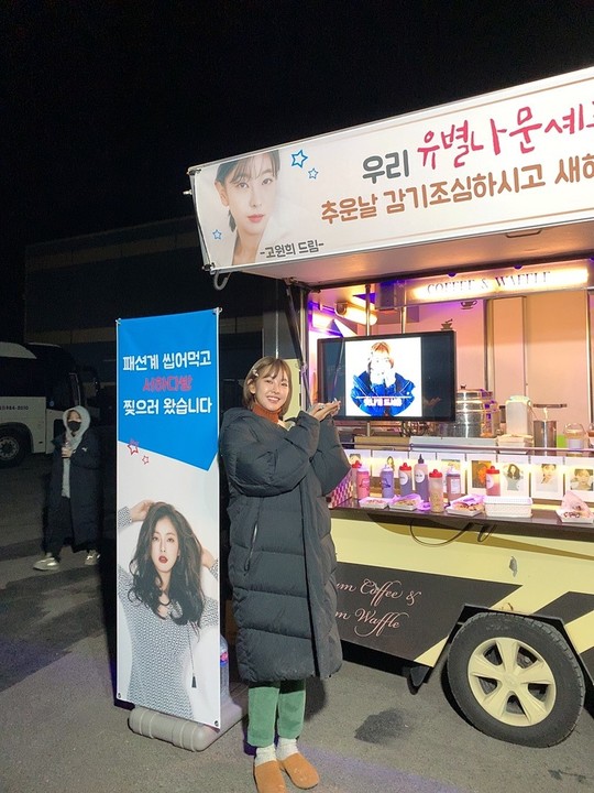 Actor Ko Won-hee gave warm thanks to Channel As new gilt drama Unusual! Moonshef team.Ko Won-hee, who is working hard to film as Yoo Yoo-jin (Bellagio), the main character of Yoo Se-na Moon Chef, recently provided Coffee or Tea for the production team and fellow actors who are suffering together in the midwinter weather.Ko Won-hee in the photo released through the management district of the agency on January 21st captures the attention of the lovely charm without any lavishness.Ko Won-hee laughs with the phrase We are chewing the fashion world and tearing the west side in accordance with the sincere phrase We are not good for the new year and careful not to be careful about the cold on the cold day of our star or the moon chef staff actors.Wonderful! the airing of spring is about to begin.In Moon Chef, Ko Won-hee plays the role of Yoo Yoo-jin, a world-renowned fashion designer with the nickname Bellagio, and expresses a three-dimensional character that has a chic personality and sensual ability, turns 270 degrees at a time after a traffic accident, becomes a strange and full of accidents and gets the nickname unusual.Ko Won-hee, who appeared in Drama such as KBS 2TV Per and JTBC Chosun Hondam Workshop - Flower Party last year and showed excellent acting ability based on limitless character digestion power regardless of the contradictory genre of romantic comedy and historical drama, also appeared in the film Sinful Girl which was aired in KBS independent movie theater on January 10th, I gathered topics as I climbed.Ko Won-hee, who has been recognized for his acting ability by transforming perfectly according to the situation, is unusual!Moon Chef is raising expectations by foreshadowing that he will return to the house theater with a romantic comedy, a patented patent.bak-beauty