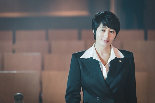 Hyena Kim Hye-soo comes to a new character that has never been seen before.SBSs new gilt drama Hyena (playplay by Kim Ru-ri/directed by Jang Tae-yu) will be broadcast for the first time on February 21st.Hyena is a drama depicting a Hyena-style survival period that bites, teares and teares lawyers who are buried in the law in their heads and money in their hearts.The hot expectations of prospective viewers towards these Hyena, at the center of which is Actor Kim Hye-soo (played by Jung Geum-ja), who returns to Drama after four years.Kim Hye-soo, who has left an impressive character for each drama starring in The God of Work and Signal, is adding to the expectation of what role he will play this time.On January 21, the production team of Hyena first unveiled a still cut that gives a glimpse of the goldsmith in the drama. Two photos with 180 degrees different charm stimulate curiosity.First of all, Kim Hye-soo in the first photo is wearing a sophisticated suit and a lawyer badge and emits charisma.In another photo, Kim Hye-soo, who is wearing a set of red sweatshirts and making a slick face, is seen.The image that is completely different from the lawyer we think, amplifies the curiosity of what kind of person the gold coin is.Kim Hye-soo has been playing various works and characters from genres to comedy, and has shown unlimited acting ability.In the moment of the day, Kim Hye-soo intensely imprinted the opposite image of the goldsmith and expected her to return to her gorgeous home.Hyena said, Kim Hye-soos money-raising person is a weed-like lawyer who does not choose means and methods to make money.The complex charm of the junggumja, which is becoming evil and evil in front of victory, is realized by Kim Hye-soo 200%.I hope Kim Hye-soo will wait for the first broadcast in anticipation of a new transformation to show. bak-beauty