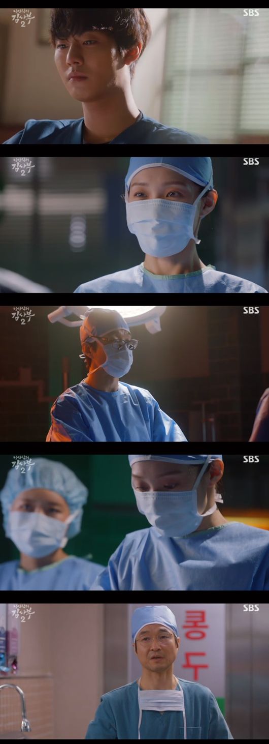 Lee Sung-kyung, who overcame the dramatic surgeries in Romantic Doctor Kim Sabu Season 2, was delighted with hot tears.However, the joy was also briefly a result of the gangsters who were shot for a while, and the nerves of Han Suk-kyu and Kim Joo-heon were also announced.SBS Wolhwa Drama Romantic Doctor Kim Sabu Season 2 broadcast on the 20th was drawn to the more urgent stone wall hospital.On this day, Woojin (Ahn Hyo-seop) was subjected to Blackmail – Cinémix Par Chloé by Ushijima the Loan Shark business debtors.Those who came to Doldam Hospital soon tried to pay Woojins money on the excuse of interest even if they paid the money.Woojin borrowed up to ten million won from Han Suk-kyu, but it was useless.Sure enough, Ushijima the Loan Shark vendors said, I will close my eyes and do what we tell you, and I will close my eyes for 70 million won.Woojin was frustrated by the reality that he had rightly said, The world that is evaluated only by efficiency and profit, responsibility and meaning became a world where even the public interest and goodwill knocked on the calculator with unreasonable sacrifice.At the same time, Do Yoon-wan (Choi Jin-ho) reached out to Park Min-guk (Kim Joo-heon) saying, Would you like to share your intention with me?The next day, Yeo Un-yeong (Kim Hong-pa) was notified of the dismissal of the director at the hospital, and there were rumors that even Professor Park Min-guk was scheduled for the position.Kim Sabu, who reported this, also lost his speech in a ridiculous situation.Cha Eun-jae (Lee Sung-kyung) encountered Woojin in hospital.He asked about the schedule on the weekend, and said, I will not have time to play, today is Friday. It was a series of patients regardless of the border.At the hospital, even the patients were on the scene, and the hospital became a mess.At this time, there were foreign drug patients who suffered fractures. Suspected drug addicts continued to be taken to the hospital, of which a child was suspected of being a family suicide.Looking at the child, Woojin was overlapped with his past appearance, tears were pooling and unable to move.Woojin eventually stepped away from his seat, turning helplessly, looking at Woojin, who was struggling to breathe in the past trauma.Kim Sabu also witnessed this, and Kim Sabu, who did not know the situation of Woojin, ordered him to take the patient instead, but Woojin still did not get close to the patient.I do not know why I should save the person who was going to die, he said, I am sorry but I can not treat this patient.Woojin said, I have already decided to die. He was struggling with trauma and was angry at Woojin, who said, What did you just say?At this time, Ushijima the Loan Shark vendor appeared in the hospital in front of Woojin and blackmail - Cinémix Par Chloé.I finally saw it and asked what it was like. But Woojin hid it and shouted at it.Eunjae left the place saying, I can not do it, but what do not you do, which is worse as a doctor? And Woojins mind became more complicated.Nevertheless, Woojin continued to refuse treatment for the patient.Park Eun-tak (Kim Min-jae), who watched all of them from the side, shouted, The patient can choose a doctor, but the doctor learned that he can not choose a patient, and he was told that no matter what he did wrong, he should not discriminate as long as the patient came before us.Eun-jae was called by the Master; he was then trusted by the Master and offered surgery.I handed the medicine to the silver with the operation, and the silver was reconciled with the worry of the nervousness.After the major surgery, Kim stood at the crossroads in the absence of Woojin and silver, and in the confrontation with Park Min-guk, both silver and Woojin appeared at the same time.Kim Sabu performed surgery with Woojin on both sides, which seemed to be the left arm of his right arm.Eunjae helped the operation by overcoming the surgeries with the power of the medicine that Kim Sabu took, and watched this figure as if Kim Sabu was proud.It was Eunjae and Woojin who overcame trauma and depression in the past and went to the operating room.At this time, an emergency situation was reported that a gunshot wound patient was coming from the emergency room, and it was more urgent because Kim Sabu and Woojin had performed simultaneous surgery.Kim finished the surgery first and waited for the gunshot wound.In the meantime, he praised Eun Jae for saying I was particularly hard and finally recognized Eun Jae blushed his eyes. Eun Jae shed tears of joy, saying, It was good that the surgery was good, I did it.But the hospital is now a leader of Asura with gangs who have been shot, and the nerves of Kim Sabu and Park Min-guk have been predicted, causing a chewy tension.Romantic Doctor Kim Sabu 2 captures the broadcast screen