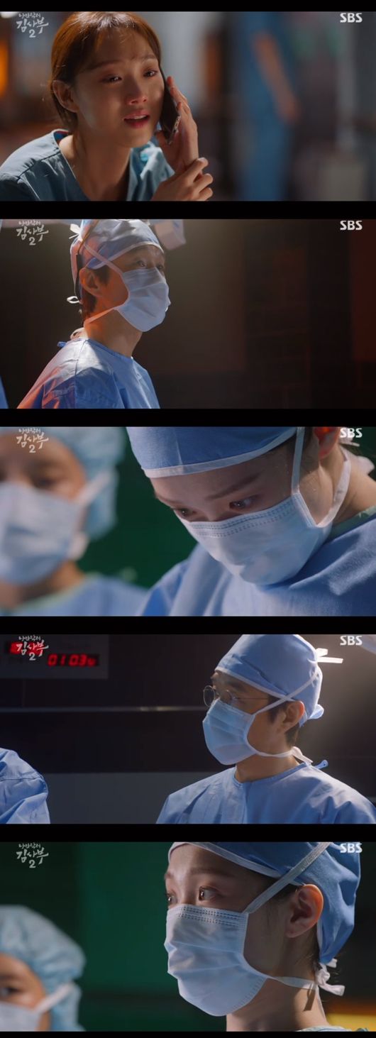 Lee Sung-kyung, who overcame the dramatic surgeries in Romantic Doctor Kim Sabu Season 2, was delighted with hot tears.However, the joy was also briefly a result of the gangsters who were shot for a while, and the nerves of Han Suk-kyu and Kim Joo-heon were also announced.SBS Wolhwa Drama Romantic Doctor Kim Sabu Season 2 broadcast on the 20th was drawn to the more urgent stone wall hospital.On this day, Woojin (Ahn Hyo-seop) was subjected to Blackmail – Cinémix Par Chloé by Ushijima the Loan Shark business debtors.Those who came to Doldam Hospital soon tried to pay Woojins money on the excuse of interest even if they paid the money.Woojin borrowed up to ten million won from Han Suk-kyu, but it was useless.Sure enough, Ushijima the Loan Shark vendors said, I will close my eyes and do what we tell you, and I will close my eyes for 70 million won.Woojin was frustrated by the reality that he had rightly said, The world that is evaluated only by efficiency and profit, responsibility and meaning became a world where even the public interest and goodwill knocked on the calculator with unreasonable sacrifice.At the same time, Do Yoon-wan (Choi Jin-ho) reached out to Park Min-guk (Kim Joo-heon) saying, Would you like to share your intention with me?The next day, Yeo Un-yeong (Kim Hong-pa) was notified of the dismissal of the director at the hospital, and there were rumors that even Professor Park Min-guk was scheduled for the position.Kim Sabu, who reported this, also lost his speech in a ridiculous situation.Cha Eun-jae (Lee Sung-kyung) encountered Woojin in hospital.He asked about the schedule on the weekend, and said, I will not have time to play, today is Friday. It was a series of patients regardless of the border.At the hospital, even the patients were on the scene, and the hospital became a mess.At this time, there were foreign drug patients who suffered fractures. Suspected drug addicts continued to be taken to the hospital, of which a child was suspected of being a family suicide.Looking at the child, Woojin was overlapped with his past appearance, tears were pooling and unable to move.Woojin eventually stepped away from his seat, turning helplessly, looking at Woojin, who was struggling to breathe in the past trauma.Kim Sabu also witnessed this, and Kim Sabu, who did not know the situation of Woojin, ordered him to take the patient instead, but Woojin still did not get close to the patient.I do not know why I should save the person who was going to die, he said, I am sorry but I can not treat this patient.Woojin said, I have already decided to die. He was struggling with trauma and was angry at Woojin, who said, What did you just say?At this time, Ushijima the Loan Shark vendor appeared in the hospital in front of Woojin and blackmail - Cinémix Par Chloé.I finally saw it and asked what it was like. But Woojin hid it and shouted at it.Eunjae left the place saying, I can not do it, but what do not you do, which is worse as a doctor? And Woojins mind became more complicated.Nevertheless, Woojin continued to refuse treatment for the patient.Park Eun-tak (Kim Min-jae), who watched all of them from the side, shouted, The patient can choose a doctor, but the doctor learned that he can not choose a patient, and he was told that no matter what he did wrong, he should not discriminate as long as the patient came before us.Eun-jae was called by the Master; he was then trusted by the Master and offered surgery.I handed the medicine to the silver with the operation, and the silver was reconciled with the worry of the nervousness.After the major surgery, Kim stood at the crossroads in the absence of Woojin and silver, and in the confrontation with Park Min-guk, both silver and Woojin appeared at the same time.Kim Sabu performed surgery with Woojin on both sides, which seemed to be the left arm of his right arm.Eunjae helped the operation by overcoming the surgeries with the power of the medicine that Kim Sabu took, and watched this figure as if Kim Sabu was proud.It was Eunjae and Woojin who overcame trauma and depression in the past and went to the operating room.At this time, an emergency situation was reported that a gunshot wound patient was coming from the emergency room, and it was more urgent because Kim Sabu and Woojin had performed simultaneous surgery.Kim finished the surgery first and waited for the gunshot wound.In the meantime, he praised Eun Jae for saying I was particularly hard and finally recognized Eun Jae blushed his eyes. Eun Jae shed tears of joy, saying, It was good that the surgery was good, I did it.But the hospital is now a leader of Asura with gangs who have been shot, and the nerves of Kim Sabu and Park Min-guk have been predicted, causing a chewy tension.Romantic Doctor Kim Sabu 2 captures the broadcast screen