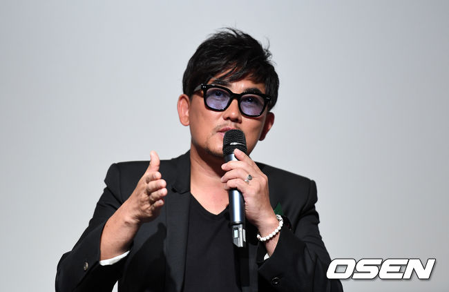 Singer Lee Seung-cheol has recorded the best performance ever with his new song I Love You a lot, and thanked the staff who worked together, Actor Park Bo-gum and Go Yoon-jung.Lee Seung-cheol said on the afternoon of the 21st, I was satisfied with the recording after I love you a lot, so I waited with a thrill until the soundtrack release.I am very grateful that many people have been interested in soundtrack and music video. Lee Seung-cheol said, I always wanted to challenge the genre of Webtoon OST, but I hope that a new genre for junior artists will be pioneered with the opportunity of I love you a lot.Lee Seung-cheols I Love You A lot is called the myth of web-sophistication, and it is based on collaboration with the web-tunned Moonlight Sculptor.It is a song inspired by the story of Weed, the main character of Moonlight Sculptor, recalling the cold Seoyun, which closed the door of the heart to everyone, and carving her figure.Especially, I love you a lot music video Actor Park Bo-gum and new Go Yoon-jung showed their unique emotional acting and captivated the eyes and ears of fans around the world.Lee Seung-cheol said, I am glad that I can do it with them, said Lee Kyung-kyungs music video, Actor Park Bo-gum and Go Yoon-jungs Couple Acting, which inspired the dramatic scenes of the popular composer Doco and Webtoon.On the other hand, Lee Seung-cheol is cruising on various online soundtrack charts after the release of I Love You a lot on the 20th of the Kakao page webtoon Moonlight Sculptor OST part.1.DB, Jinen One Music Works