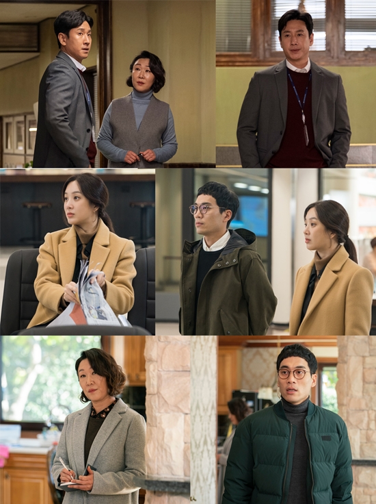 The eternal enmity of Prosecutor Civil War, Lee Sun Gyun and Jung Ryeo-won, mobilized Susa Pavilion Background a very and Ahn Chang-hwan to ignite the Susa competition in earnest.Lee Sun-woong and Jung Ryeo-won, who are showing themselves what they are, are at odds from one to ten in JTBCs Drama Prosecutor Civil War.On the 21st broadcast, the two prosecutors are expected to compete in Susa over the same case.The 307th inspection room and the 309th inspection room, which used their own Susa pipe in the public steel cut, were captured.Jang Man-ok (Background a very), the 30-year-old chief of staff who keeps the inspection room of Sunwoong No. 307, is Manleb Susa Pavilion, which has the expertise and ability to act as prosecutors fold in and out of practice.Sometimes, when necessary, sometimes, and sometimes charismatic, coaxing a reference person, as well as asking the end of the network between brother and brother with the former president.Lee Jung-hwan (Ahn Chang-hwan) Susa Pavilion, which is as competent as Manok, is a dedicated Susa Pavilion No. 309, and is now in contact with Myeongju.In the case of the San Do Park, he skillfully demonstrated field command instead of prosecutors who were in uncomfortable suits and were clunky, and played a big role in breaking gamblers.Sunwoong and Myeongju, who are in close contact with such competent Susa officials, will face each other again today (21st).In the still cut that was released before the broadcast, Manok, Sunwoong, Junghwan and Myeongju were caught in cooperation.I am discussing something with a serious expression, and I am watching someone with Super Wings in a place where I am presumed to be the scene of the incident.What is the event that made them so serious, and the curiosity of who will be the winner of the new past life of Sunwoong and Myeongju is amplified.Today (21st), Sunwoong and Myeongju will start a war again, and this event, which is different from the previous one, will put both of them into trouble.In addition, it has brought a great wind to the Jinyoung subdivision, he said. I do not forget to ask for much attention to the rest of the detectives second part, including the unfinished war between Sunwoong and Myeongju. Meanwhile, it will be broadcasted at 9:30 pm on the 10th and 21st of Prosecutor Civil War.Photo = Espis
