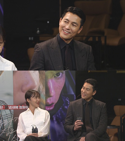 Actor Jeon Do-yeon and Jung Woo-sung show off their furry gesturesOn SBS s Full Entertainment Midnight, which is broadcasted on the night of the 22nd, Jeon Do-yeon and Jung Woo-sung, the main characters of the movie Woods who want to catch straw, will appear.Jeon Do-yeon and Jung Woo-sung, who met in the work for the first time in 25 years.Asked the two Actors about their co-worked feelings together, Jeon Do-yeon replied: Im so glad I took it now.Jung Woo-sung said, I was not alone in waiting. He was thrilled to be honored with Jeon Do-yeon.Jeon Do-yeon is the back door of Jung Woo-sung, who was not able to hide his smile while asking why.The two of them continued to warm up, and Jeon Do-yeon praised Jung Woo-sung as Actor who wants to meet again in the movie scene. Jung Woo-sung impressed Jeon Do-yeon by conveying support for Actor Jeon Do-yeon.However, Jeon Do-yeon and Jung Woo-sung showed the results of a reversal in the two-way game to test intimacy.The two answered the same, but Jeon Do-yeon pointed out that Jung Woo-sung answers are slow.Jung Woo-sung then resolutely laughed at the scene, claiming he was agile.Actor Youn Yuh-jung made headlines at the production presentation of The Animals Who Want to Hold a Jeon Do-yeon earlier, saying, I participated in the movie because Jeon Do-yeon asked me to.Jung Woo-sung also stated that Youn Yuh-jung had a time of revenge on Jeon Do-yeon in this work...Jeon Do-yeon said, I had a scene in the past where I slapd Mr. Youn Yuh-jung in the play.In addition, it will introduce the charismatic Acting and shooting behind the pre-released Jeon Do-yeon, and the new actors of Chungmuro, Actor Jungaram and Shin Hyun Bin.It will air at 8:55 p.m. on the 22nd.