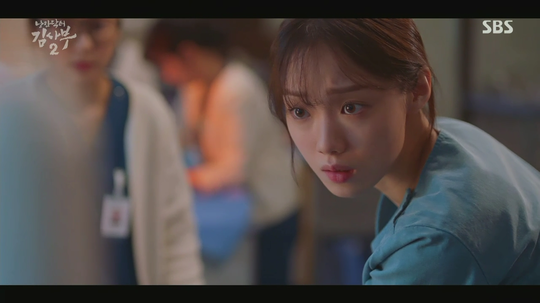 Actor Lee Sung-kyung is being Cheering as a growth character.In the 6th episode of SBS monthly drama Romantic Doctor Kim Sabu 2 (playplay by Kang Eun-kyung/directed by Yoo In-sik and Lee Gil-bok), which was broadcast on January 21, Cha Eun-jae (Lee Sung-kyung) overcomes the depression and successfully completes emergency surgery.Due to the trauma patients who suddenly came in on the day, Doldam Hospital became a mess.In an urgent situation where the operating room is insufficient and the operation area is to be opened in the emergency room, Eunjae is in charge of emergency treatment of the knifed tissue boss.Even if he was not confident, he said he would give up without hesitation.As he lived up to Kim Sa-bu (Han Seok-gyu), Eun-jae calmly and quickly caught the bleeding area and finished the surgery safely.In the previous episode 5, she was given the medicine given by Kim Sa-bu and served the surgery without any depression for the first time.As the society continues, viewers are crying and laughing together and Cheering in the appearance of the silver that develops.I felt the tension in the operating room as if I were one with Character, and I watched the operation scene with sweat in my hand.Eunjae is not only overcoming his trauma, but also becoming mentally hard at Doldam Hospital.He also reminded Woojin (Ahn Hyo-seop) that he would not treat the patient, and he did not hesitate to say bitterness to the domestic violence criminal who wielded violence.After the mentor Kim Sabu, he is gradually being reborn as a true romantic doctor.Lee Sung-kyung brings sympathy to the viewers by showing such a synchro rate with the silver character.It is a bright and bright thing, but on the other hand, it is a sweet with pain and trauma.Among the events of the big and small Doldam Hospital, watching and Cheering the growth of silver together adds another fun to watching Romantic Doctor Kim Sabu 2.hwang hye-jin