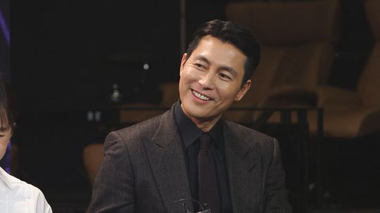 Jeon Do-yeon Jung Woo-sung reveals his co-work in his first work in 25 years.On SBSs Full Entertainment Midnight, which will be broadcast on January 22, Jeon Do-yeon and Jung Woo-sung, the main characters of the movie The Animals Want to Hold a Jeep which is about to open in February, will appear.When asked about the co-worked feelings of Jeon Do-yeon and Jung Woo-sung, who met for the first time in 25 years, Jeon Do-yeon replied, I am so glad to have taken it now.Jung Woo-sung said, I was not alone in waiting, and said it was an honor to be with Jeon Do-yeon.Jeon Do-yeon is the back door of Jung Woo-sung, who was not able to hide his smile while asking why.The two of them continued to warm up, and Jeon Do-yeon praised Jung Woo-sung as Actor who wants to meet again in the movie scene. Jung Woo-sung impressed Jeon Do-yeon by conveying support for Actor Jeon Do-yeon.pear hyo-ju