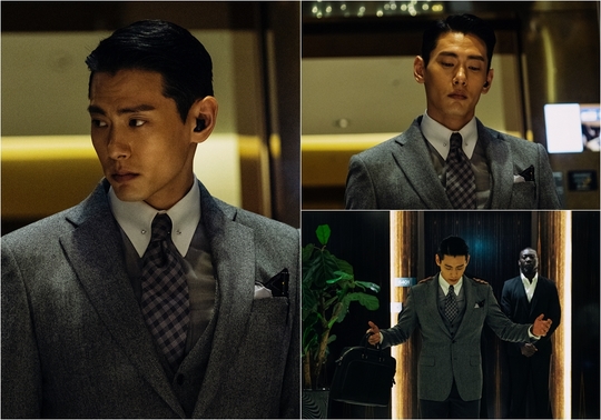 Actor Teo Yoooooo will make his first appearance on Money Game today (22nd).With TVNs tree drama Money Game (director Kim Sang-ho/playplayplayplay by Lee Young-mi/production JS Pictures/planning studio dragon) about to air three times on January 22, Money Game side released the scene steel, announcing the first appearance of Teo Yooooo (Eugene Han station).In the second episode of Money Game, Hur Jae (Lee Sung-min), who became chairman of the finance committee, colluded with foreign fund The Bahamas, and was involved in corruption in the hope of selling Jung In Bank to The Bahamas, which caused viewers to be disgruntled.On the other hand, the fierce confrontation between Chae Heon (the high priest) and Hur Jae began, and the prelude of the biggest financial scans in South Korea rose intensely.Among them, Teo Yooooos appearance is anticipated, and interest is heightened.Eugene Han, played by Teo Yoooooo, is a new counterpart of Hur Jae as a representative of Wall Street, who holds a decisive card to shake South Korea India.Especially, Eugene Han is a cold-blooded Korean who has no blood or tears in front of money, and he is paying attention to the aftermath that will happen by reaching out to Korea India.At the same time, expectations gather for the development of the Money game, which will add a sense of urgency with the full-scale Golden Gate Bridge.Park Su-in
