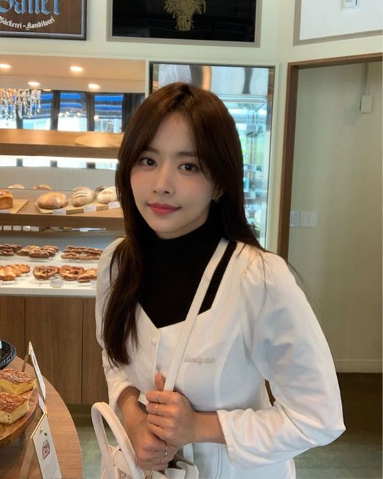 Actor Han Bo-reum flaunted her innocent lookHan Bo-reum posted a picture on his Instagram on January 22 with an article entitled Good weather today.The picture shows Han Bo-reum looking at the camera. Han Bo-reums eyes make the beautiful look more prominent.Han Bo-reums innocent aura catches the eye.The fans who responded to the photos responded such as Pretty, I love you and I am like a goddess.delay stock