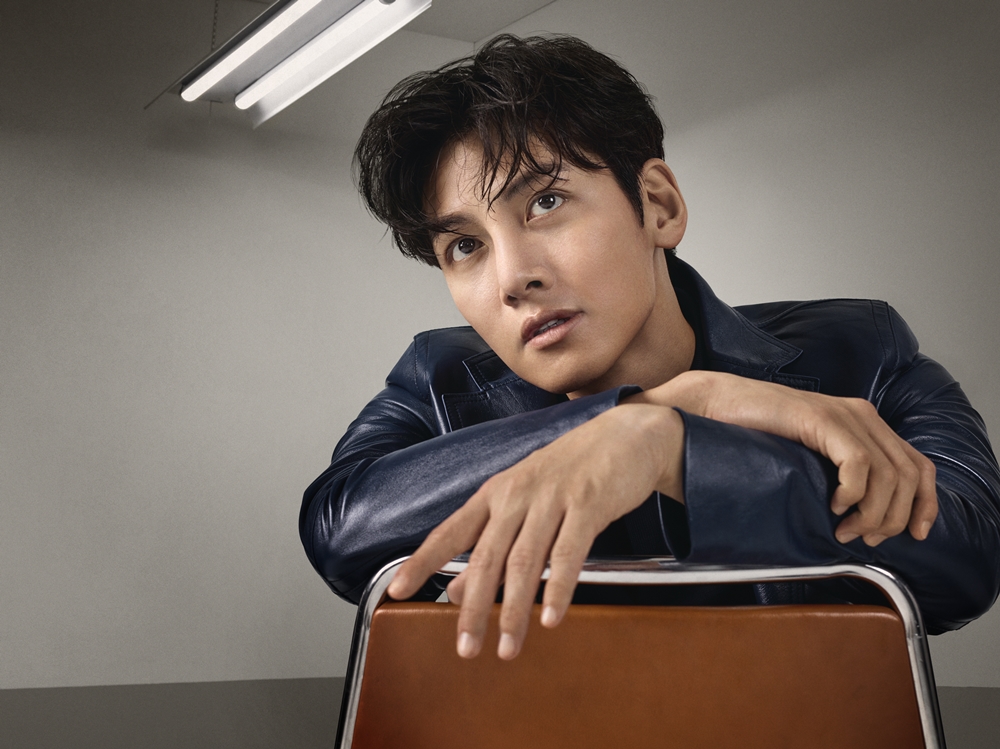 Actor Ji Chang-wook was selected as a global Model of fashion brand CK Calvin Klein.Calvin Klein has announced that he has selected Actor Ji Chang-wook, who is in line with the young and modern brand Image, as Koreas first global Model, and released the Image of the 2020 CK Calvin Klein campaign.In the public Image, Ji Chang-wook is digesting modern and sophisticated fashion. The Images and Images of the 2020 CK Calvin Klein campaign are released to all over the world.Ji Chang-wook will meet fans from Japan through Asian fan meeting tours such as Korea, Taiwan, Thailand, Philippines and Indonesia.Photo = Calvin Klein