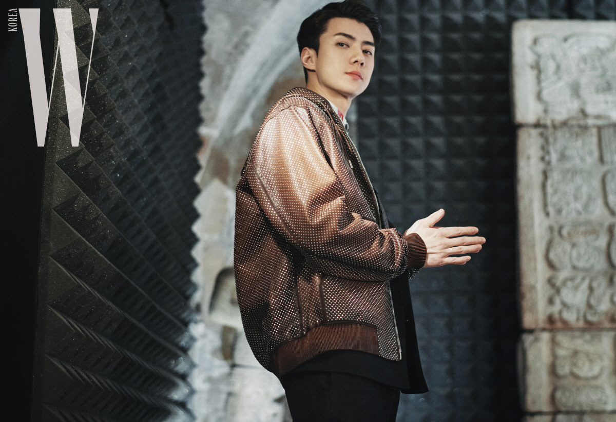 Sehun showed off her chic masculine charm.EXO Sehun, which decorated the February issue of Wkorea, and France luxury brand Beluti were released.Sehun in the public picture has worn a 2020 summer collection product that modernizes and modernizes Bellutis DNA, creating a luxurious yet sophisticated look.In addition, EXO Sehun, who participated in the 2020 Winter Beluti Fashion Show, which was held in the background of France Opera Garnier, is the back door that focused attention on the attention of viewers with shoulders with global celebs.On the other hand, EXO Sehuns pictures can be found on W Korea Man Instagram and W Korea website.