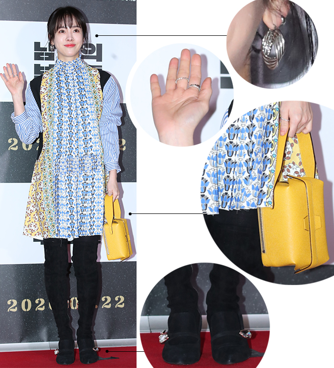 Actor Han Ji-min and group Red Velvet Irene have digested the same clothes in different styles.Han Ji-min wore a colorful mini dress at the VIP premiere of the movie Namsans Directors held on the 20th, and Irene wore a colorful mini dress at a fashion brand event held last year.Dress, which the two Choices have done, is a fashion brand Prada product - priced at $2,680 (about $3.2 million).The model in the lookbook has a smoky embroidery detail and a high-neck design with a nice pattern mix dress with neat white socks and high-top sneakers.Han Ji-min choices a stylish suede boot with a crystal trim and added points with a fresh yellow mini-bag.Here Irene is wearing a black pump with lovely knit socks and angular square toes to make her legs look longer.Irene also rolled up the sleeves of a long sleeve shirt dress to reveal her slender wrists, and completed the style with a cute black mini bag.Han Ji-min and Red Velvet Irenes glamorous mini-dress...where are you going?