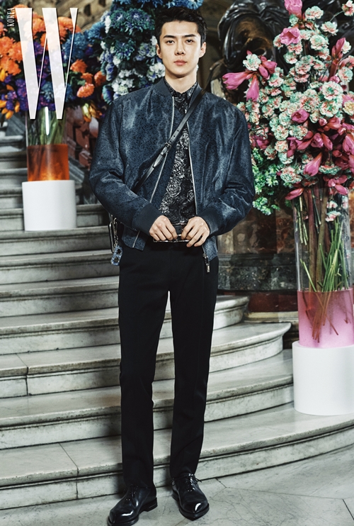 The fashion that group EXO Sehun attended the Beluti 2020 winter collection is a hot topic every day.EXO Sehun attended the Beluti 2020 Winter Fashion Show held at Paris Opera Garnier, France, on the 17th local time.Sehun, who attended as a representative of Korea, doubled the charm of chic men by completely digesting not only colorful pattern silk shirts but also Songchi leather blue bells.The costume Sehun wore at the Fashion show was known as the first Beluti pre-fall costume to be unveiled.The fans who heard the news of the world-wide K-POP group EXO Sehuns Fashion show attendance are the back door that the show has been caused by phosphoric acid.The 2020 Winter Fashion show of Beluti was attended by many celebrities including EXO Sehun, Asia Ambassador Feng Wei Yan, Taiga and Lupen Paul, who attended as representatives of Korea.