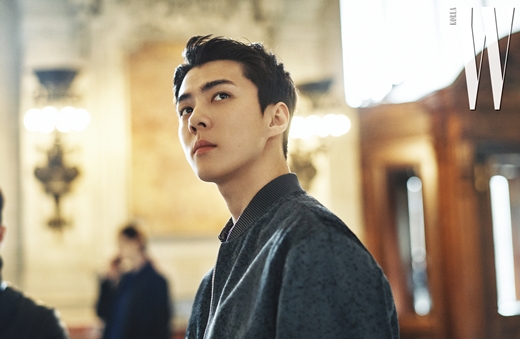 The fashion that group EXO Sehun attended the Beluti 2020 winter collection is a hot topic every day.EXO Sehun attended the Beluti 2020 Winter Fashion Show held at Paris Opera Garnier, France, on the 17th local time.Sehun, who attended as a representative of Korea, doubled the charm of chic men by completely digesting not only colorful pattern silk shirts but also Songchi leather blue bells.The costume Sehun wore at the Fashion show was known as the first Beluti pre-fall costume to be unveiled.The fans who heard the news of the world-wide K-POP group EXO Sehuns Fashion show attendance are the back door that the show has been caused by phosphoric acid.The 2020 Winter Fashion show of Beluti was attended by many celebrities including EXO Sehun, Asia Ambassador Feng Wei Yan, Taiga and Lupen Paul, who attended as representatives of Korea.