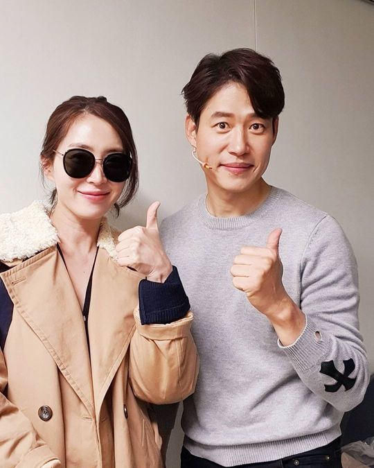 Song Yoon-ah watched musical to cheer on Yoo Jun-sangActor Song Yoon-ah wrote in his instagram on January 22, I have been watching A Better Tomorrow musical by Jun Sang-bae.Actor, acting, singing, the best stage ever. Everything was perfect!I want to see the movie A Better Tomorrow again, which I watched in my childhood. The photo shows two shots of Song Yoon-ah and Yoo Jun-sang who watched the musical A Better Tomorrow performed by Yoo Jun-sang.The chemistry of two people who have been breathing with the couple with Drama stands out.emigration site