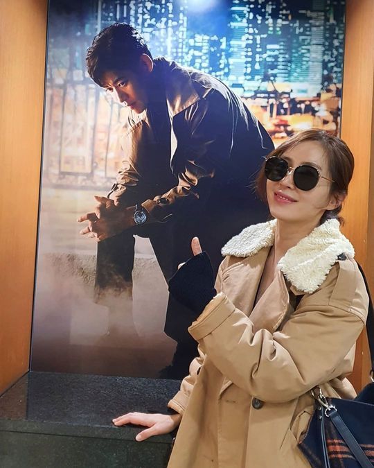 Song Yoon-ah watched musical to cheer on Yoo Jun-sangActor Song Yoon-ah wrote in his instagram on January 22, I have been watching A Better Tomorrow musical by Jun Sang-bae.Actor, acting, singing, the best stage ever. Everything was perfect!I want to see the movie A Better Tomorrow again, which I watched in my childhood. The photo shows two shots of Song Yoon-ah and Yoo Jun-sang who watched the musical A Better Tomorrow performed by Yoo Jun-sang.The chemistry of two people who have been breathing with the couple with Drama stands out.emigration site